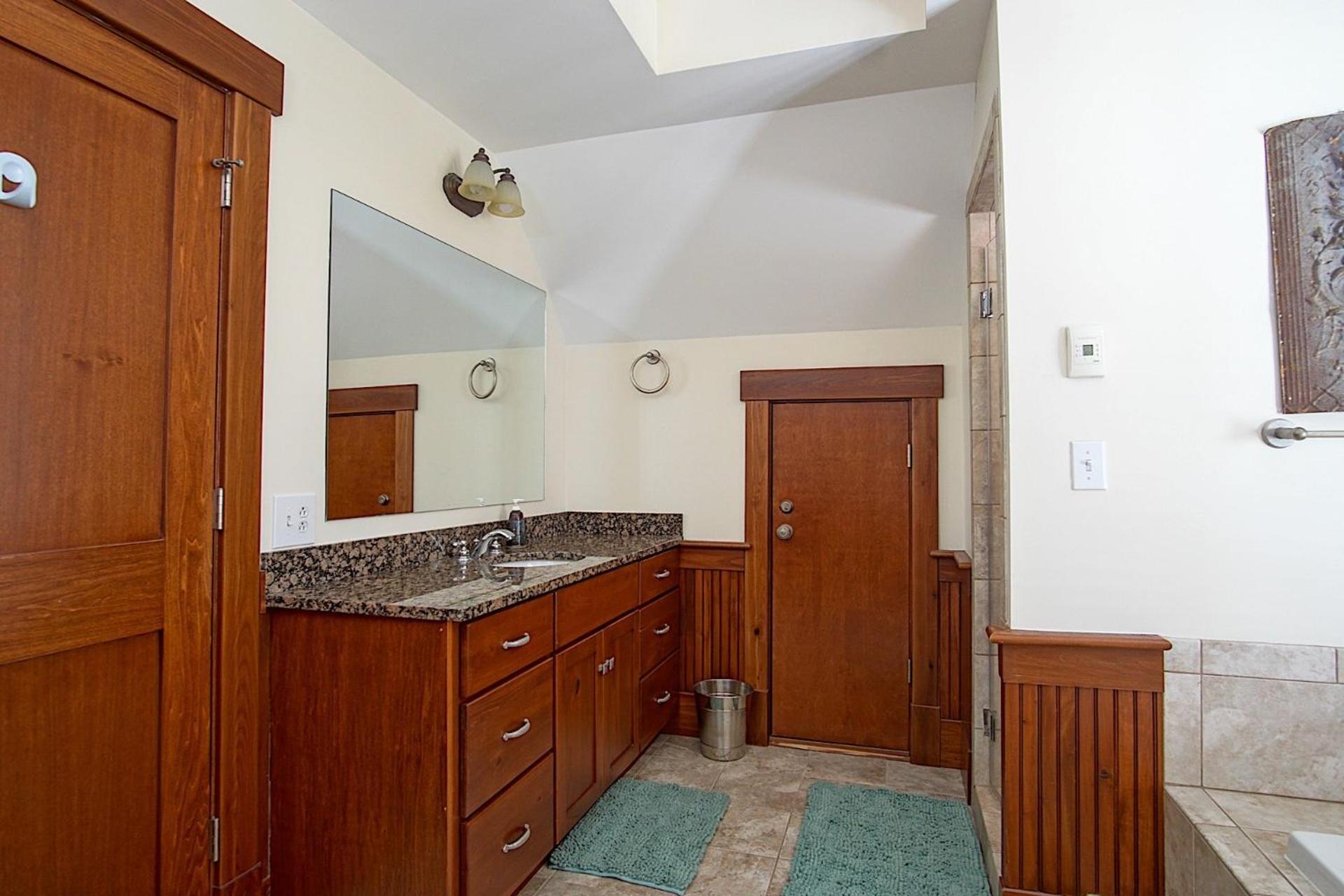 Sanctuary Family Paradise Private Home with Hot tub Snowshoe Mtn Resort