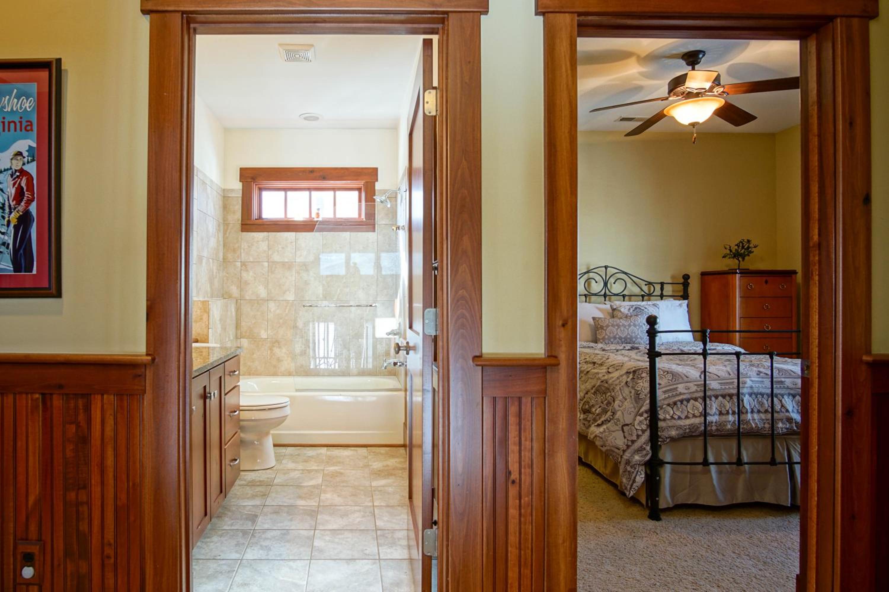 Sanctuary Family Paradise Private Home with Hot tub Snowshoe Mtn Resort