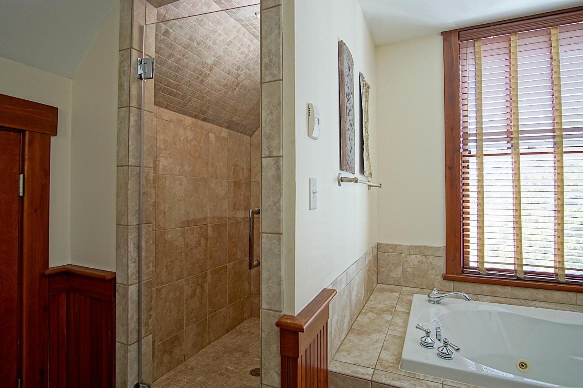 Sanctuary Family Paradise Private Home with Hot tub Snowshoe Mtn Resort