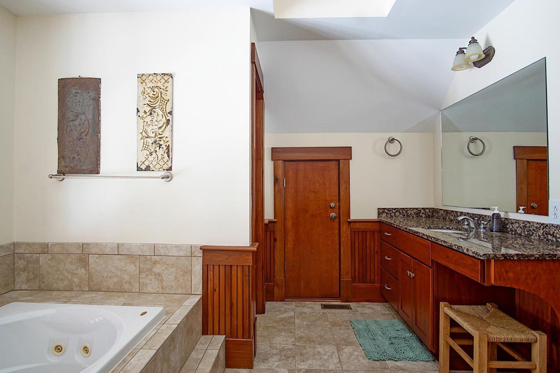 Sanctuary Family Paradise Private Home with Hot tub Snowshoe Mtn Resort