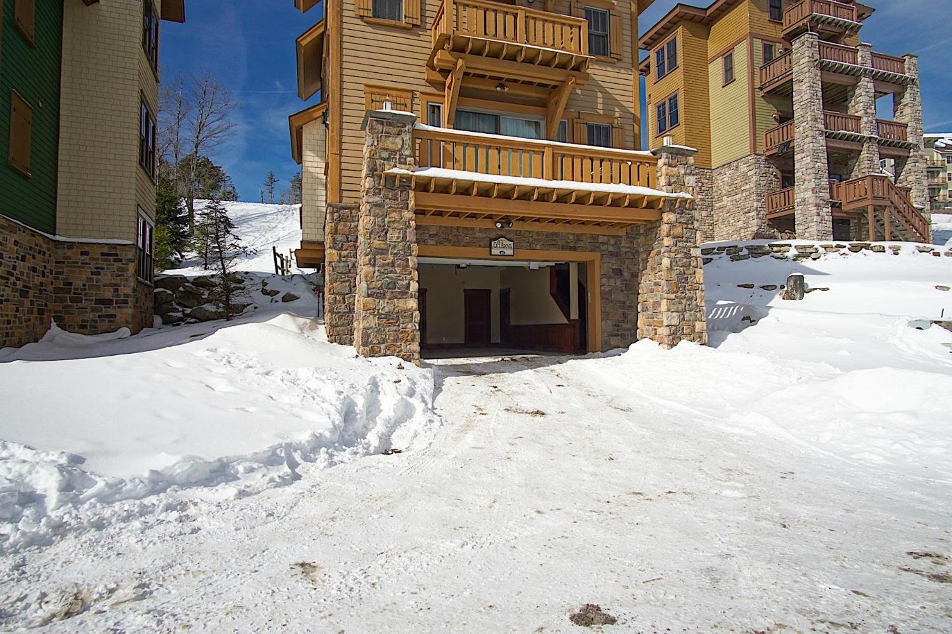 Sanctuary Family Paradise Private Home with Hot tub Snowshoe Mtn Resort