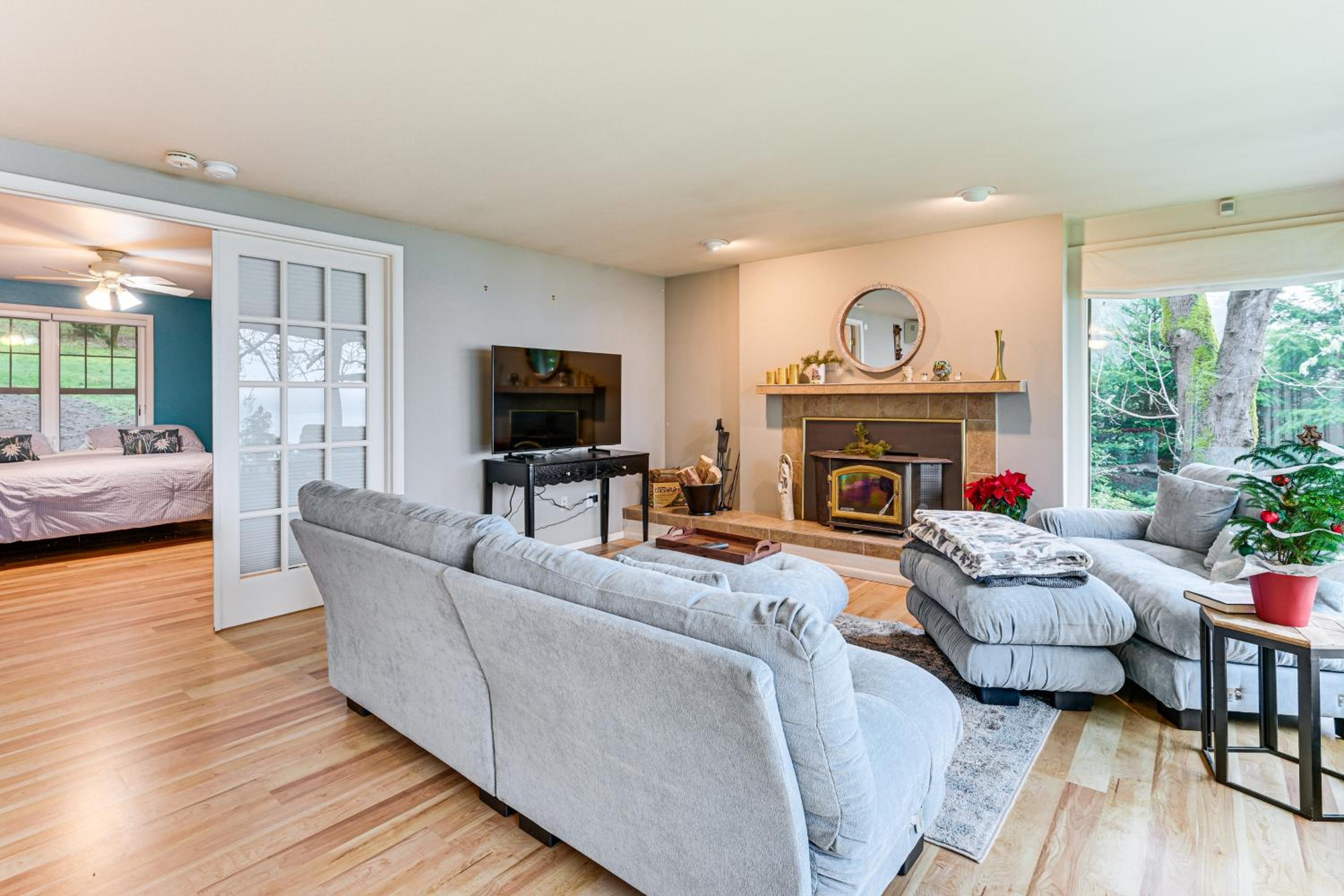 Private Beach, Stunning Views! Home on Oyster Bay!