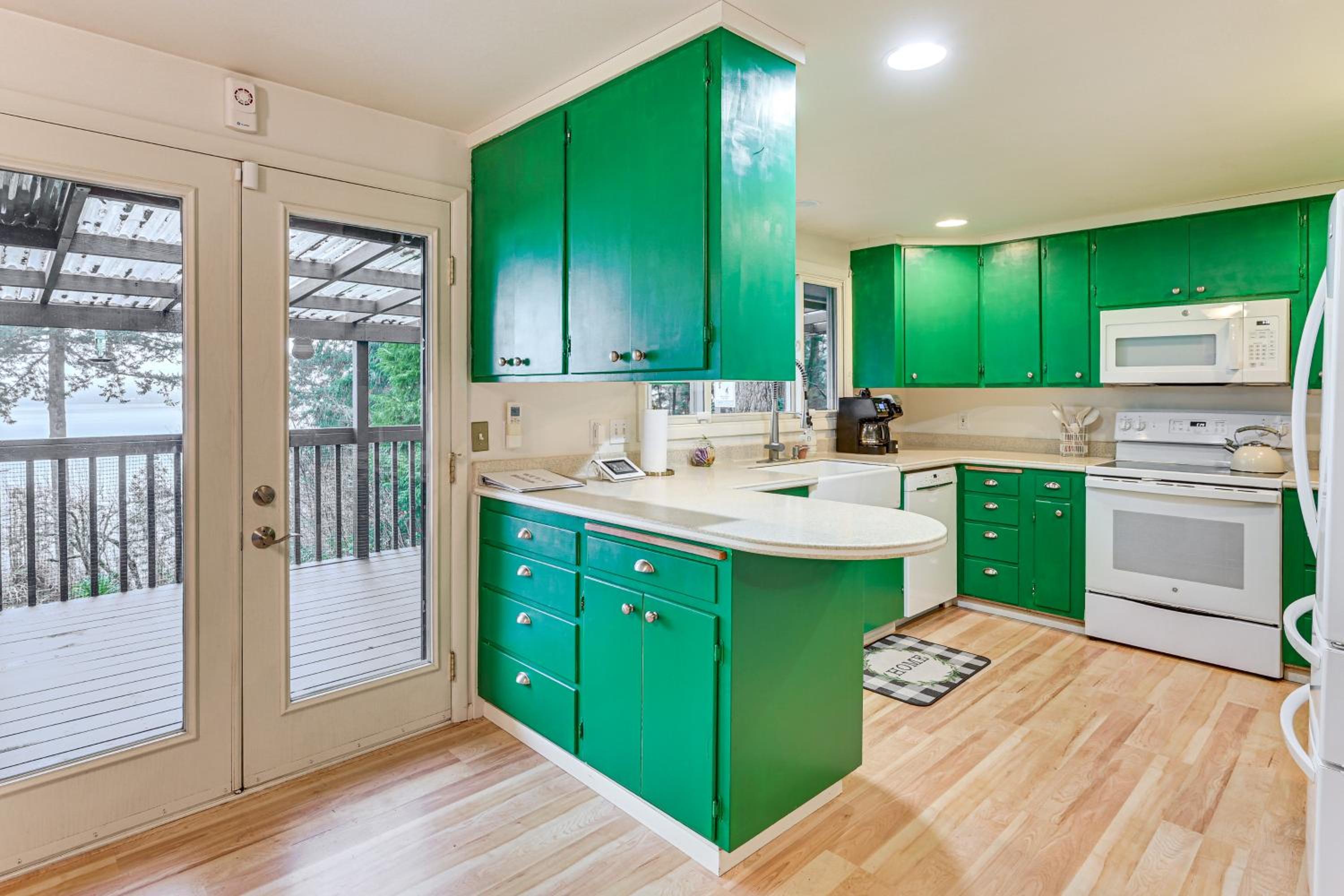 Private Beach, Stunning Views! Home on Oyster Bay!