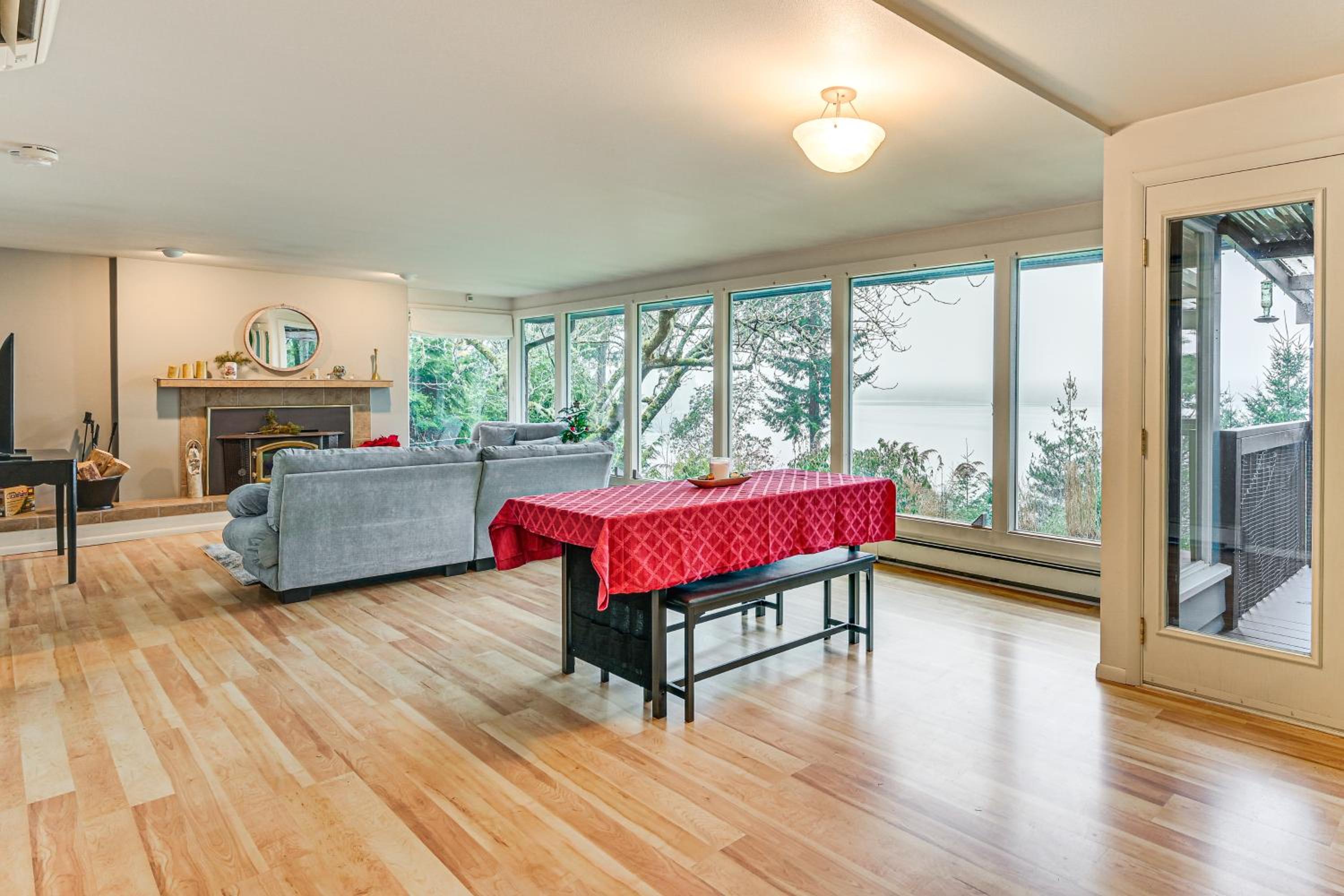 Private Beach, Stunning Views! Home on Oyster Bay!