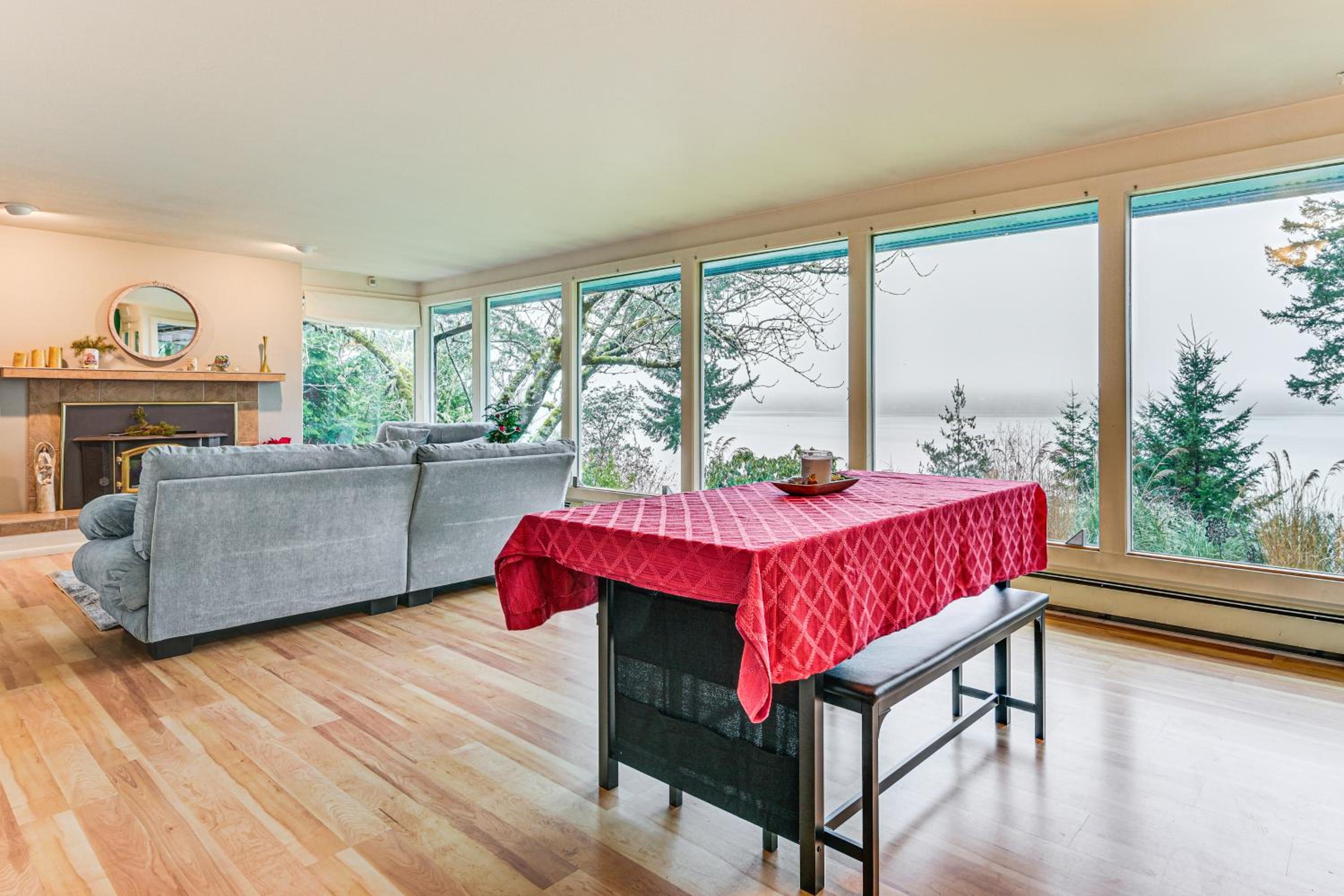 Private Beach, Stunning Views! Home on Oyster Bay!