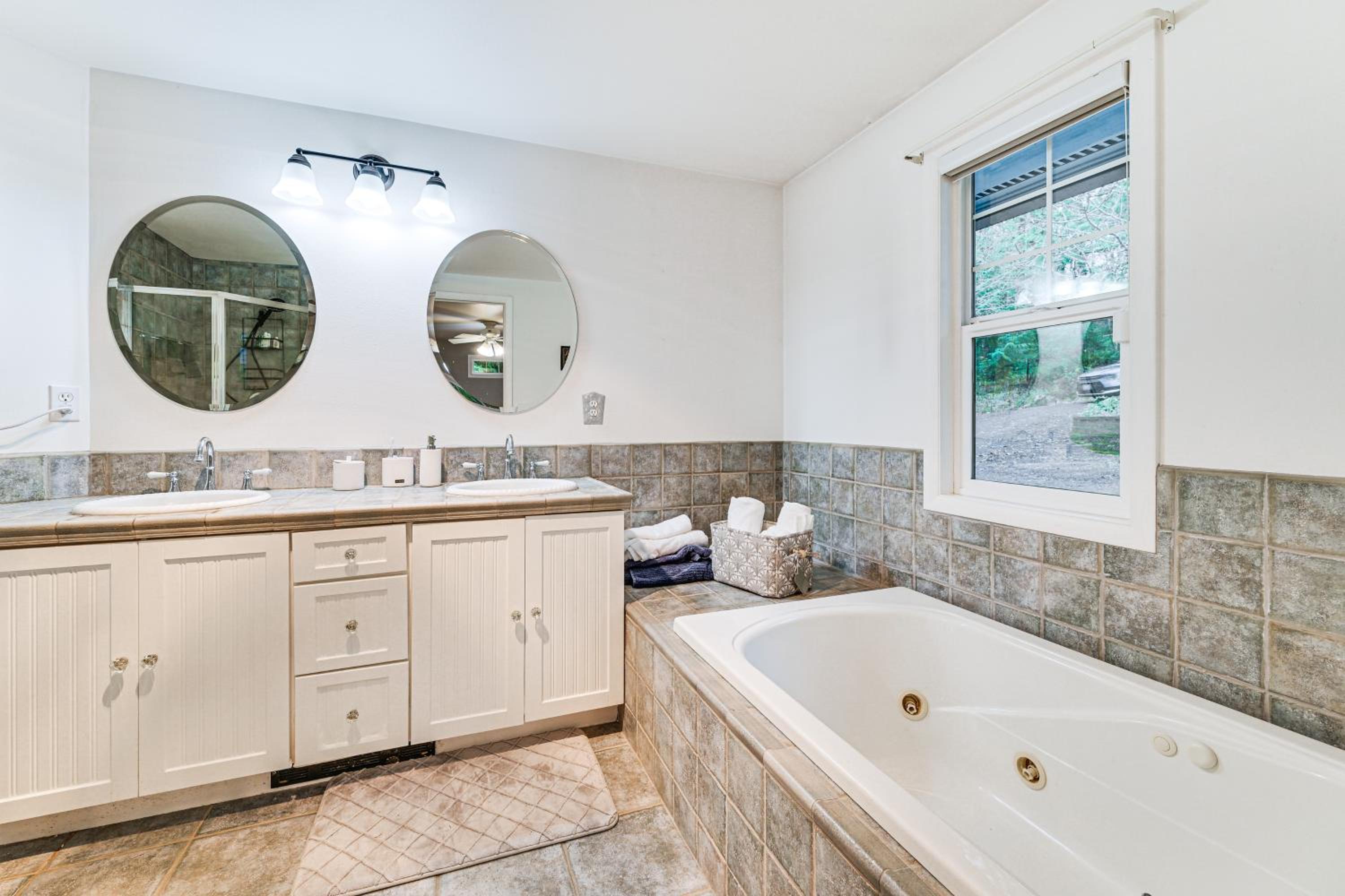 Private Beach, Stunning Views! Home on Oyster Bay!