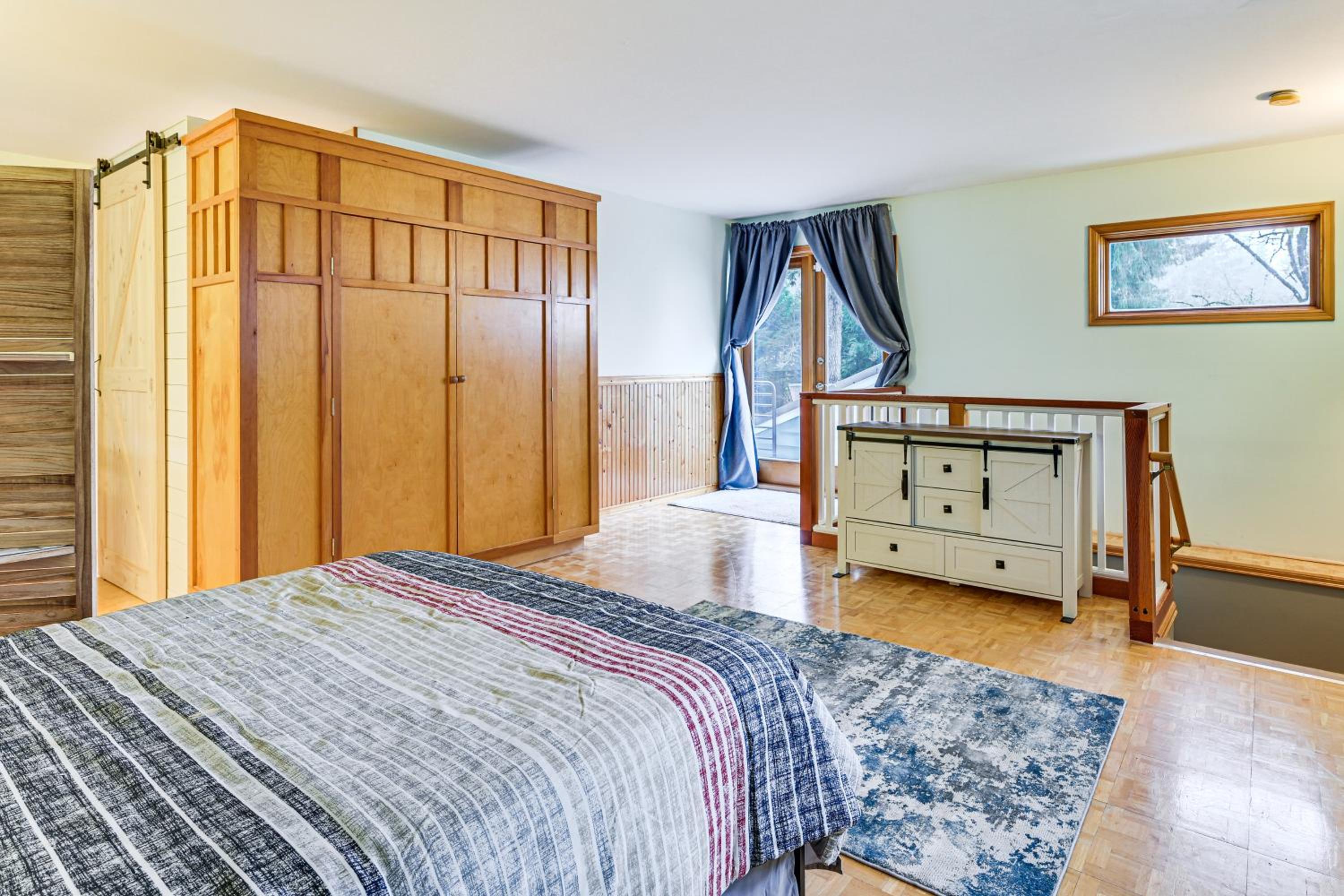 Private Beach, Stunning Views! Home on Oyster Bay!