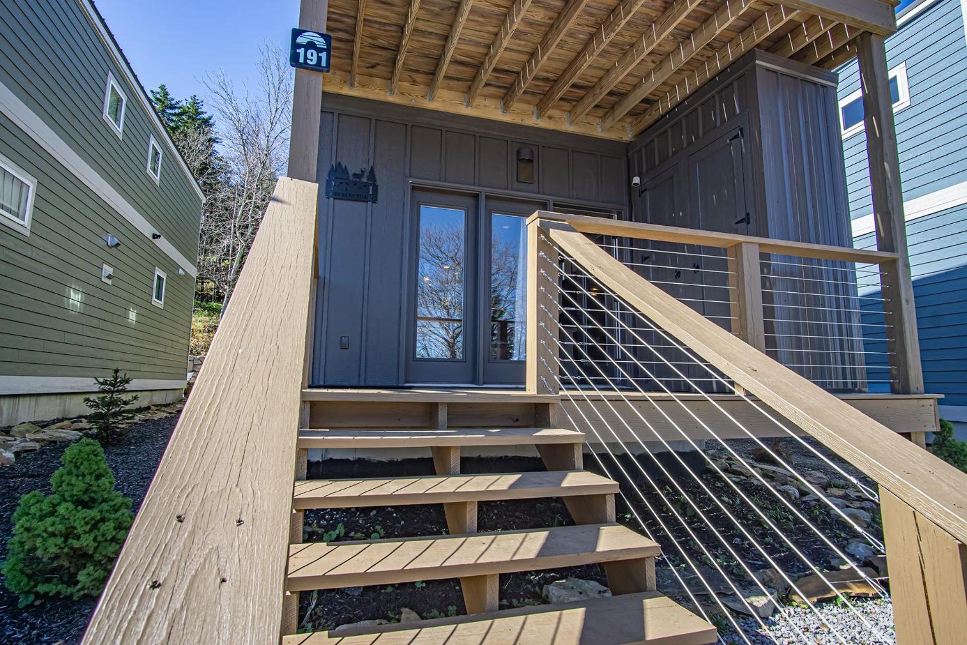3 Bedroom: Coal Box Beautiful Unique Home Close to Slopes