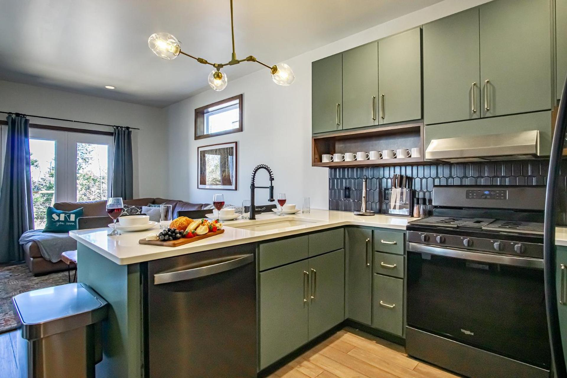 3 Bedroom: Coal Box Beautiful Unique Home Close to Slopes