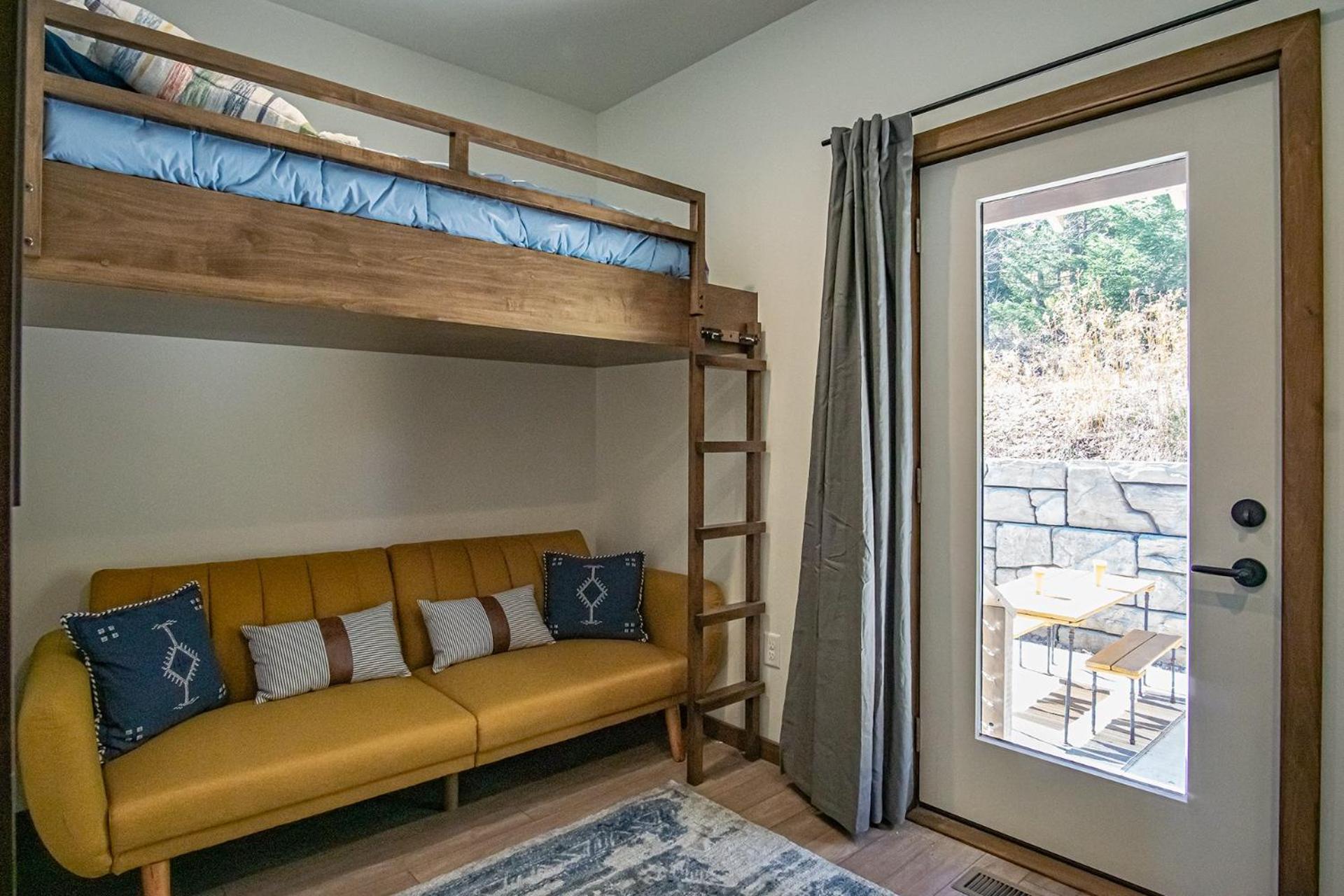 3 Bedroom: Coal Box Beautiful Unique Home Close to Slopes