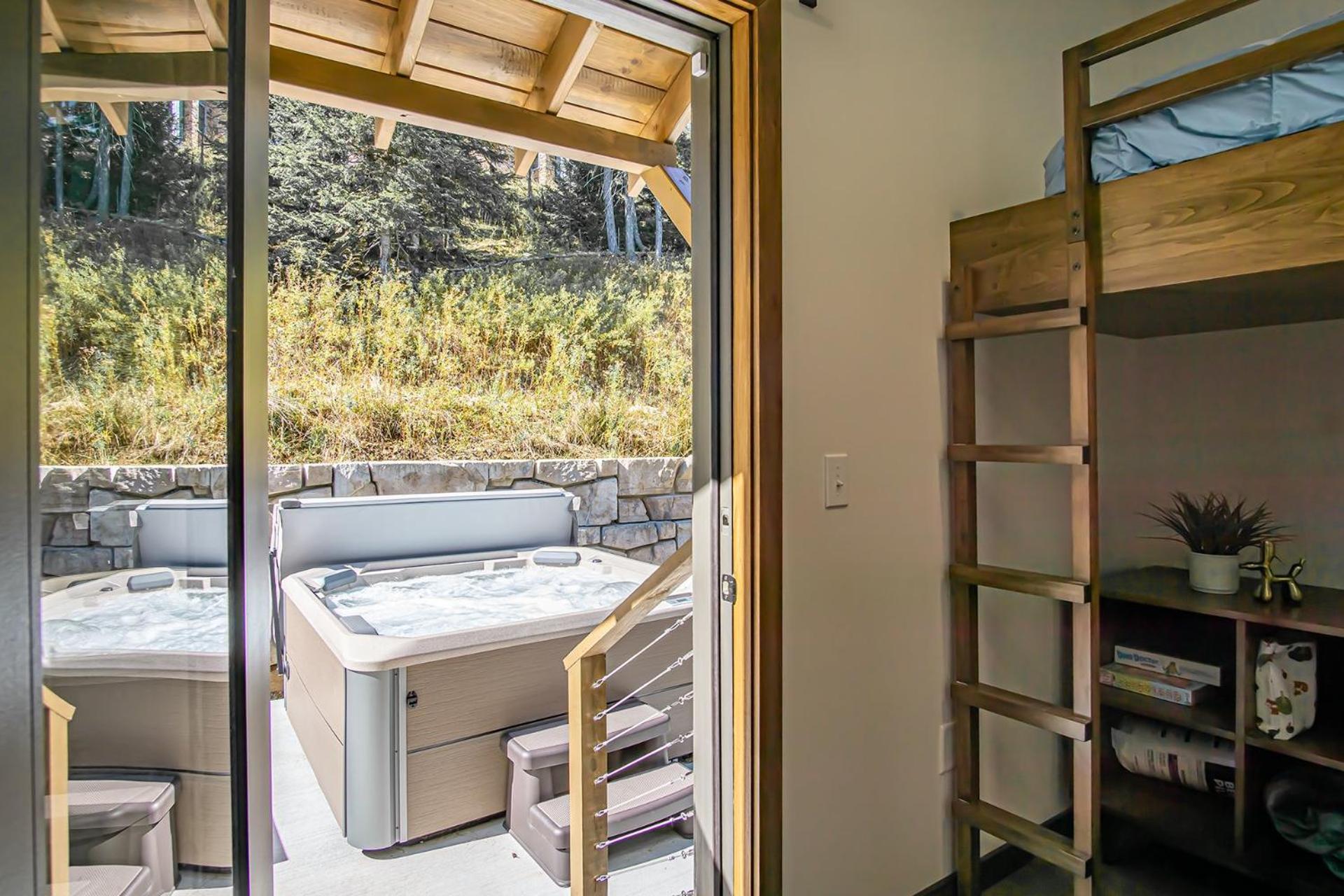 3 Bedroom: Coal Box Beautiful Unique Home Close to Slopes