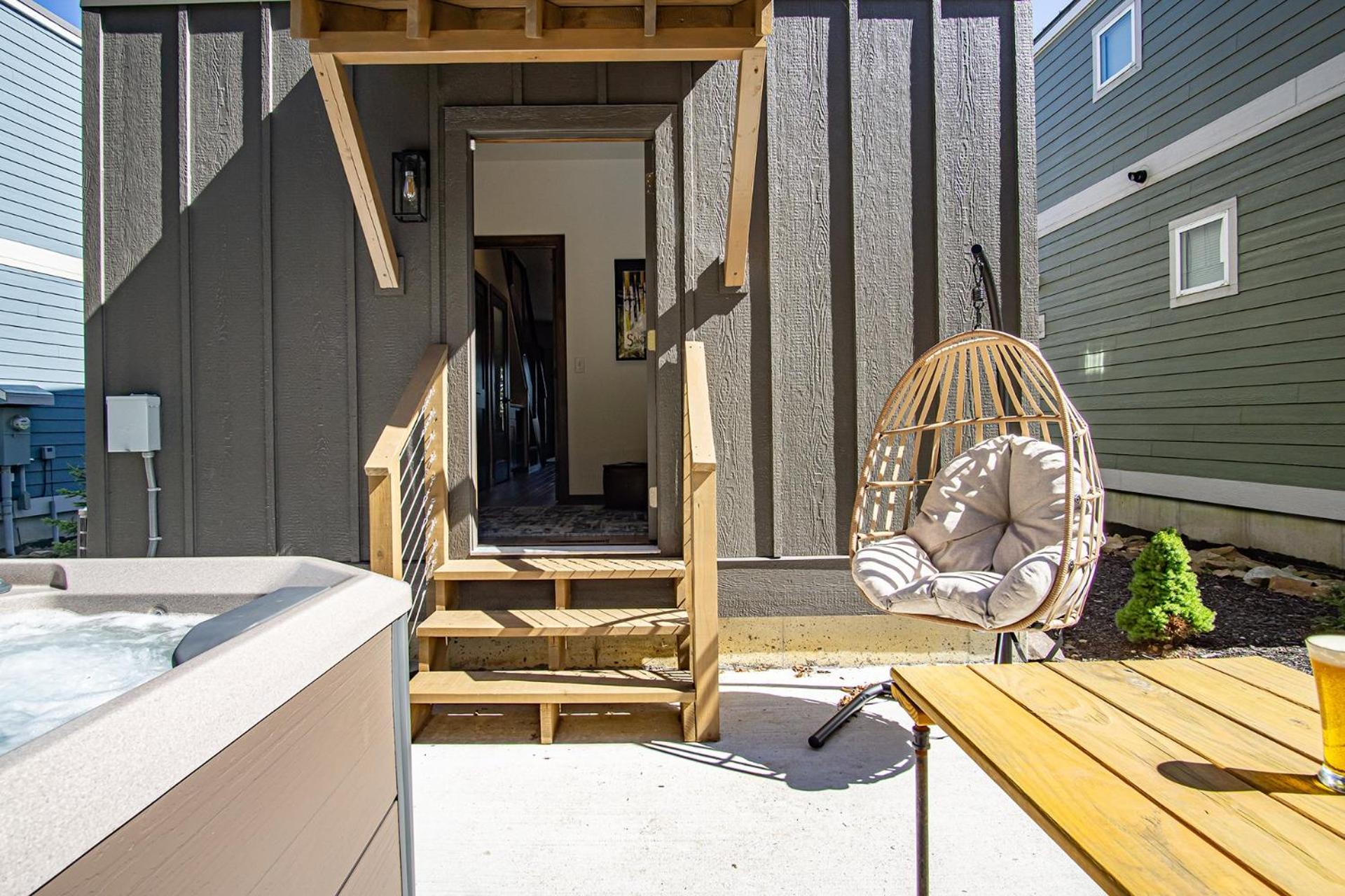 3 Bedroom: Coal Box Beautiful Unique Home Close to Slopes