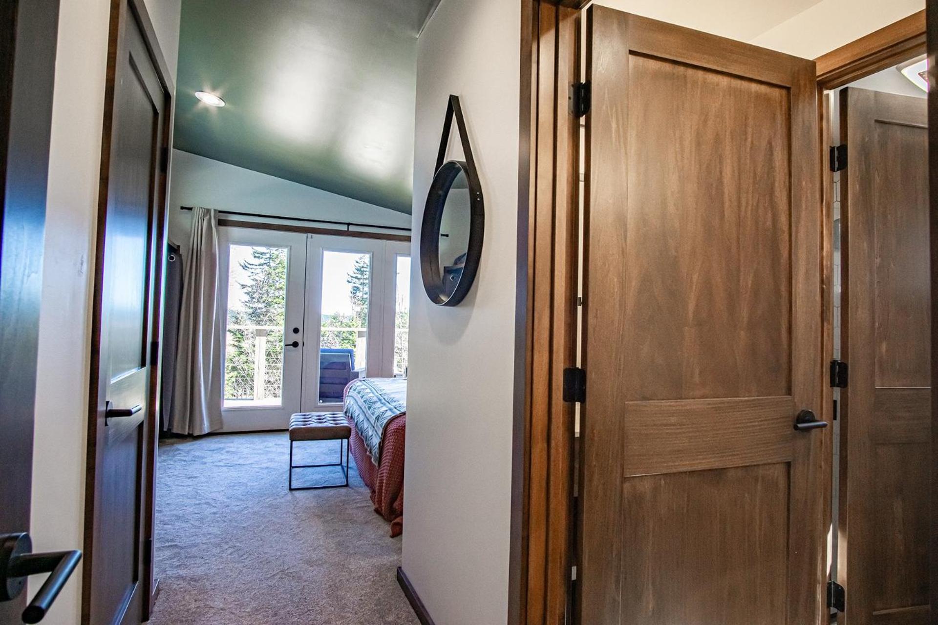 3 Bedroom: Coal Box Beautiful Unique Home Close to Slopes