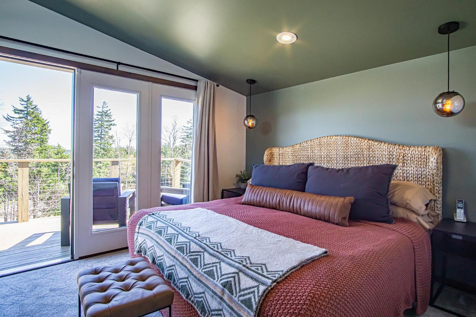 3 Bedroom: Coal Box Beautiful Unique Home Close to Slopes