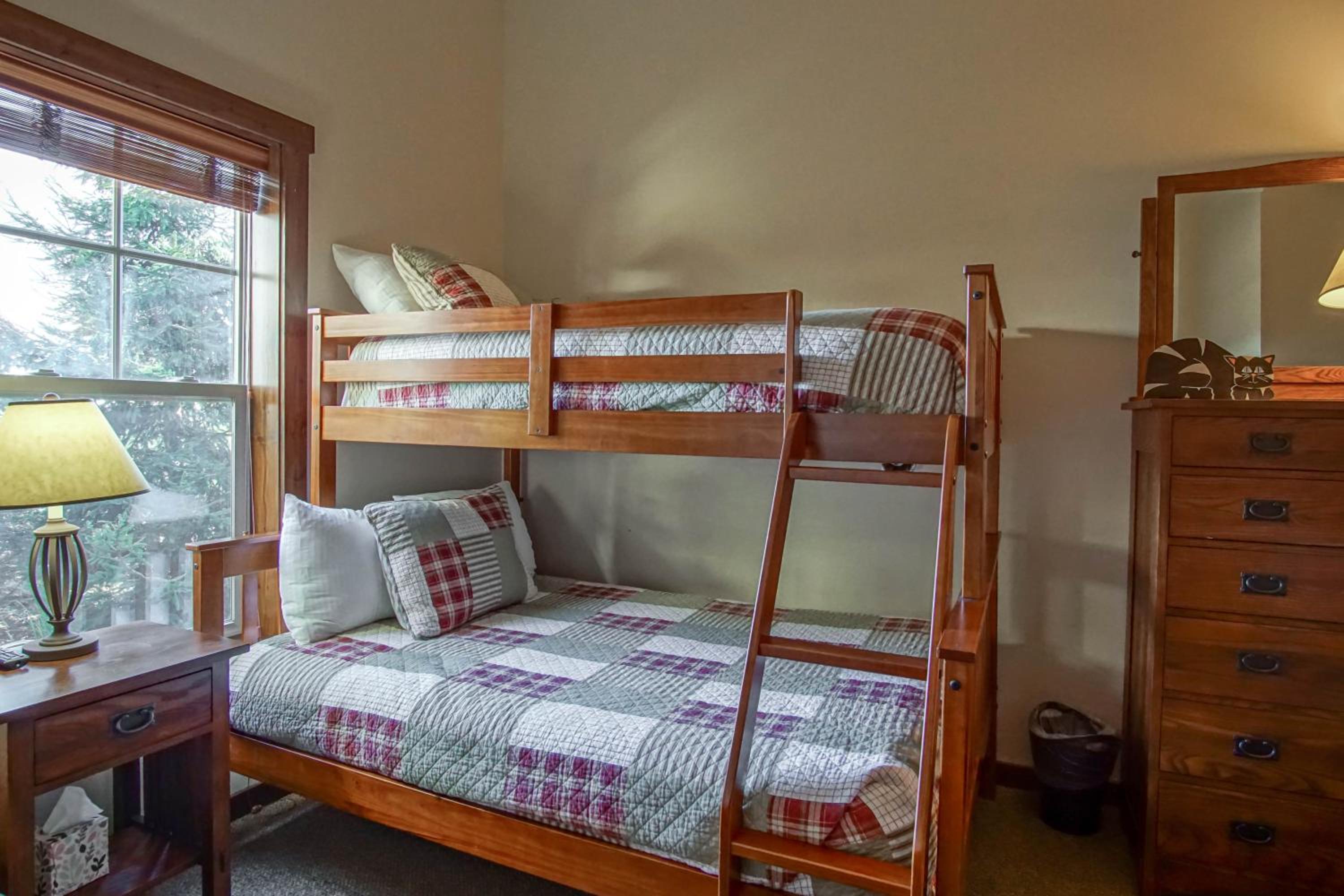 Soaring Eagle #110: 2 Bedrooms, 2 Full Baths: Slope Side