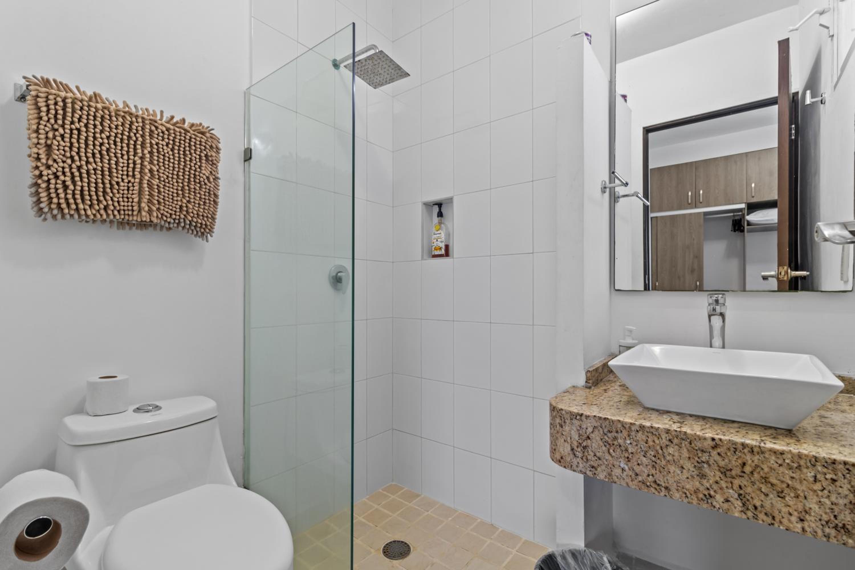 Lisboa Condominium - Modern Stay in Versalles