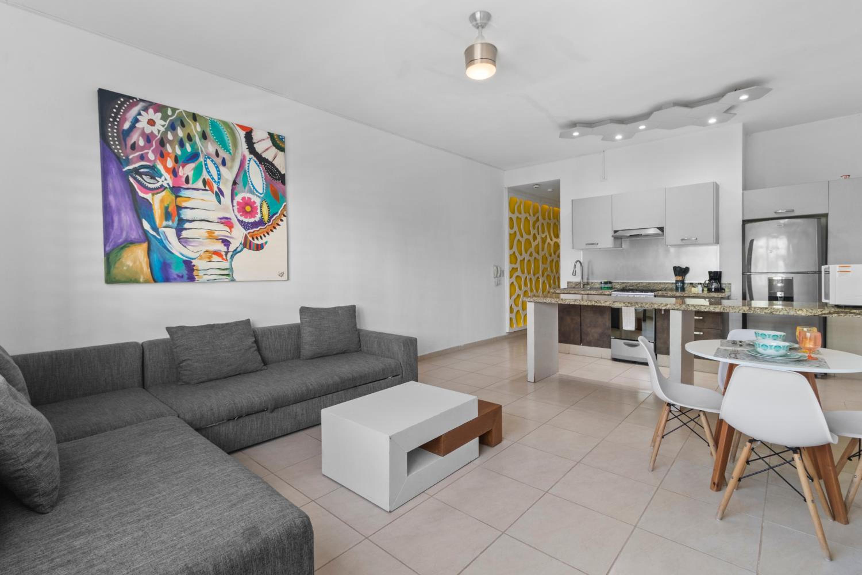 Lisboa Condominium - Modern Stay in Versalles