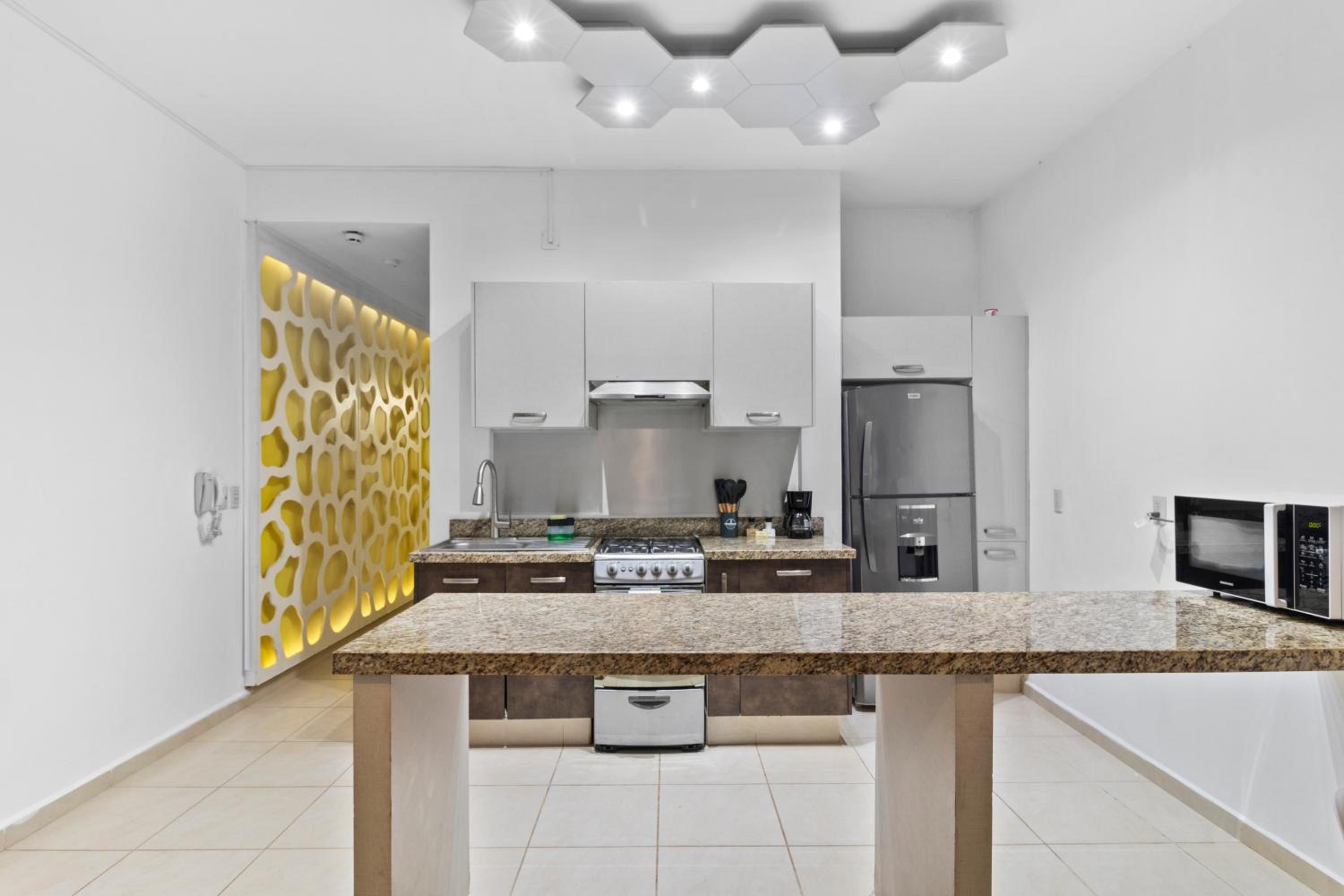 Lisboa Condominium - Modern Stay in Versalles