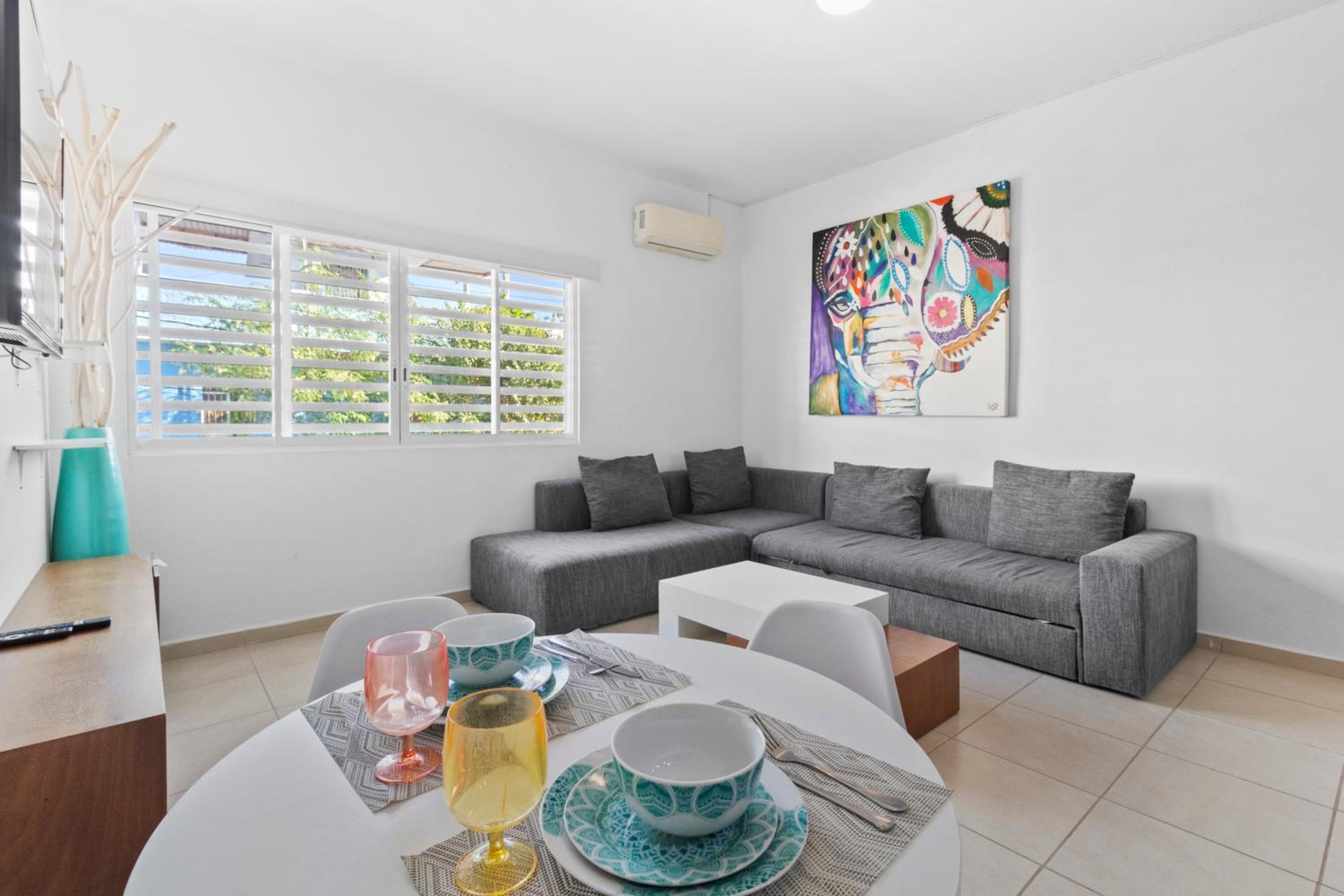 Lisboa Condominium - Modern Stay in Versalles