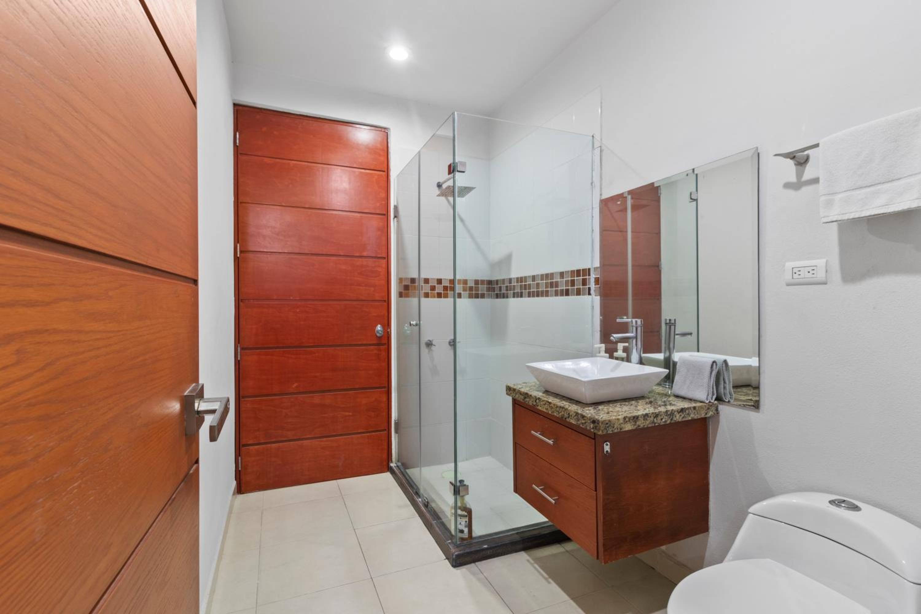 Lisboa Condominium - Modern Stay in Versalles