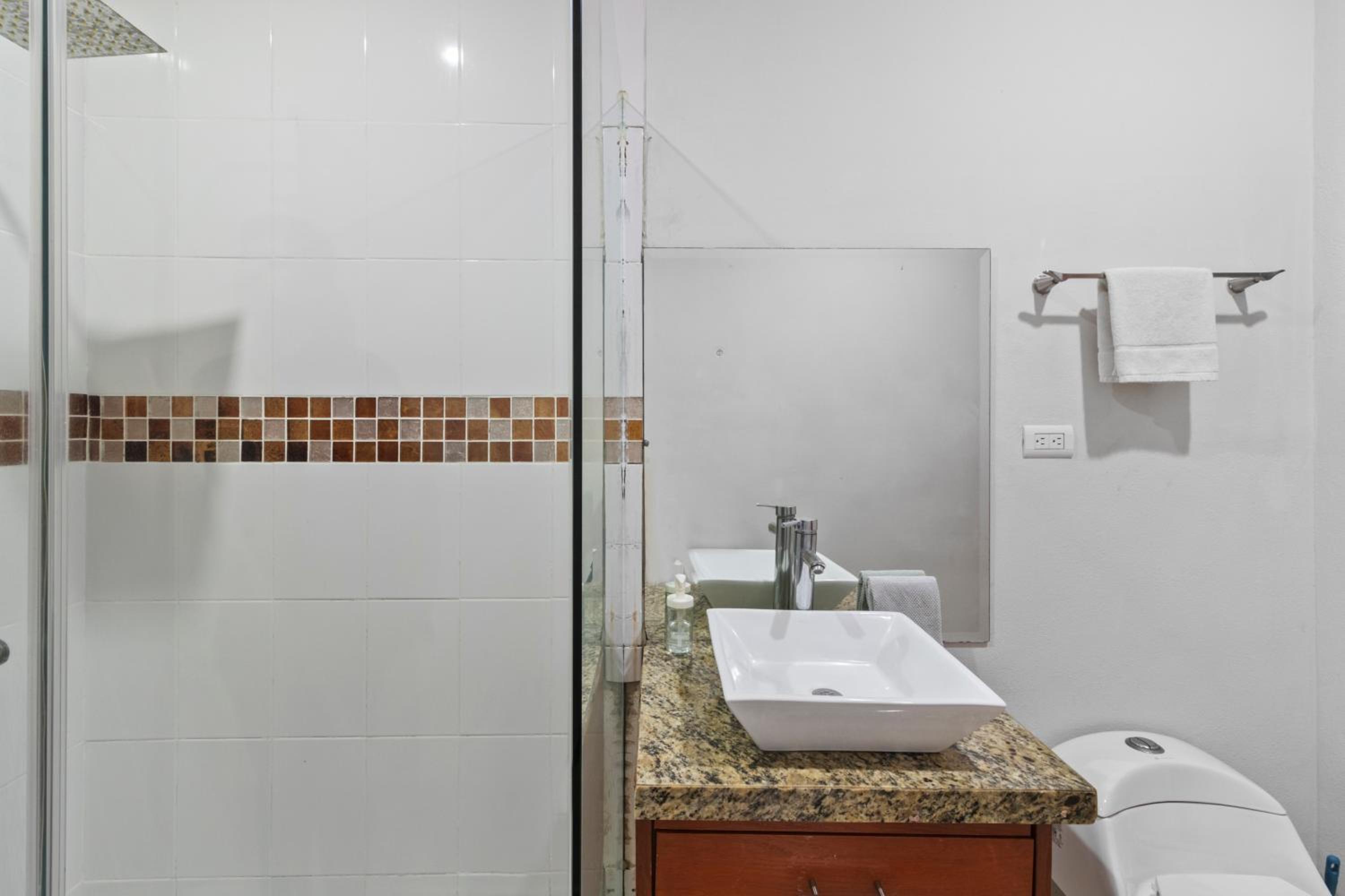 Lisboa Condominium - Modern Stay in Versalles