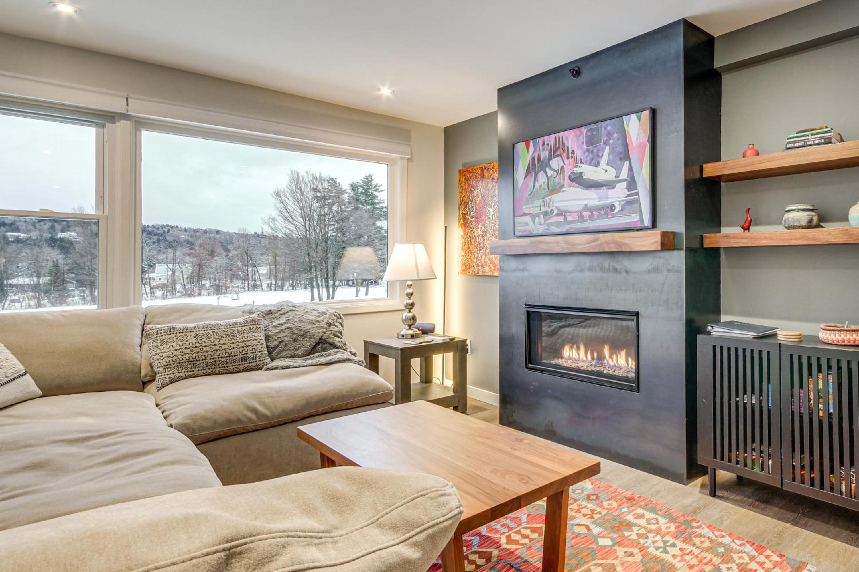 Fully Renovated! Luxe Ski Condo Near Stowe Mtn