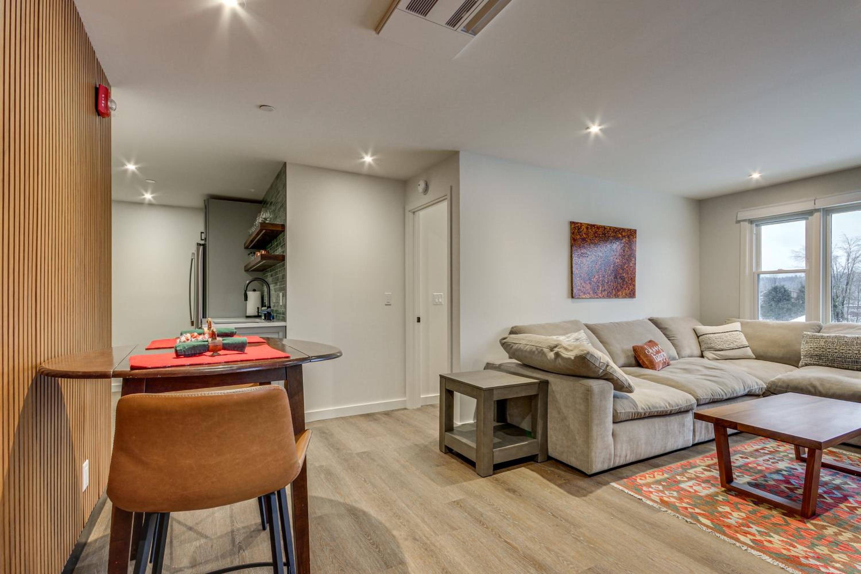Fully Renovated! Luxe Ski Condo Near Stowe Mtn