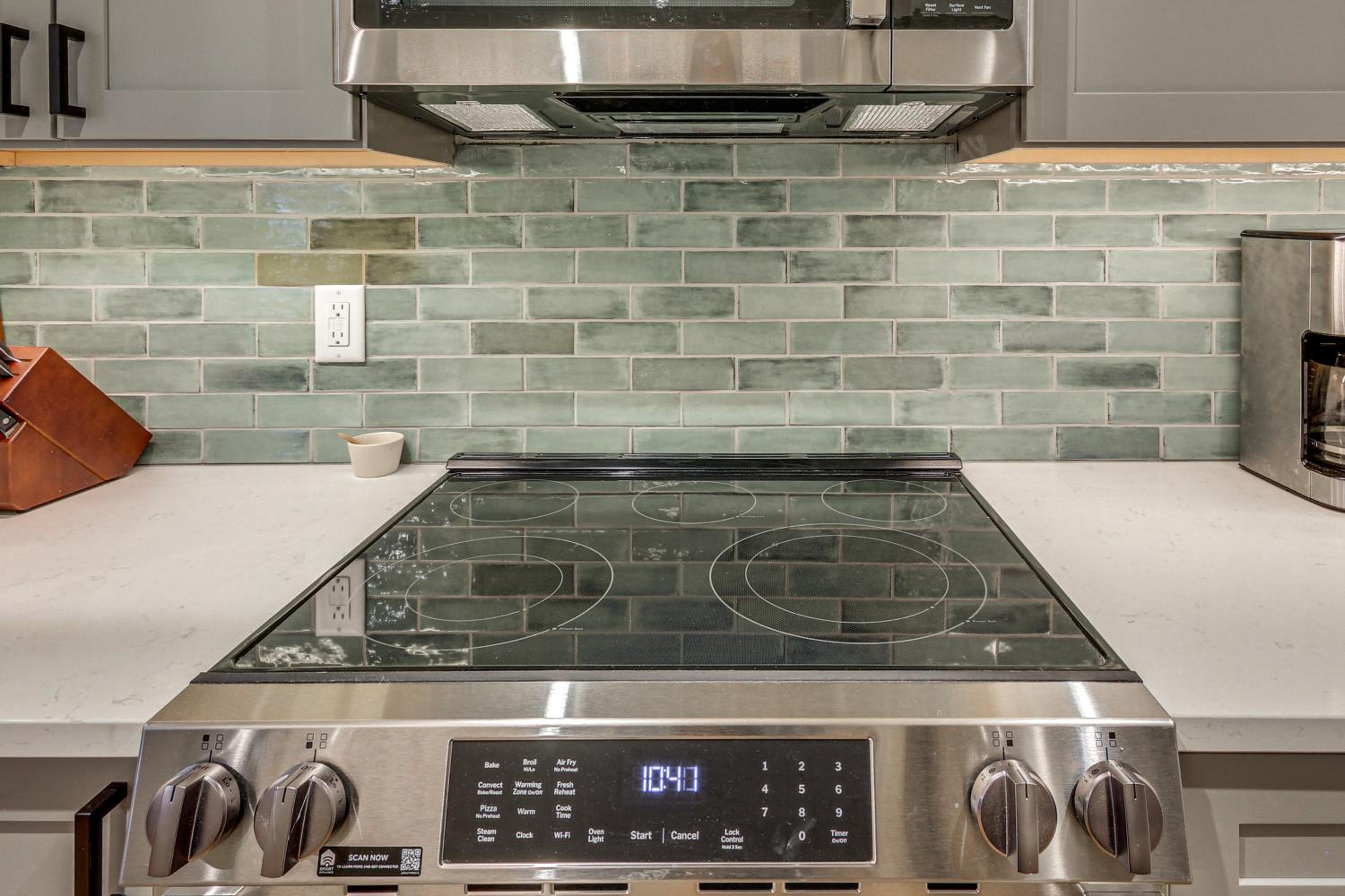Fully Renovated! Luxe Ski Condo Near Stowe Mtn