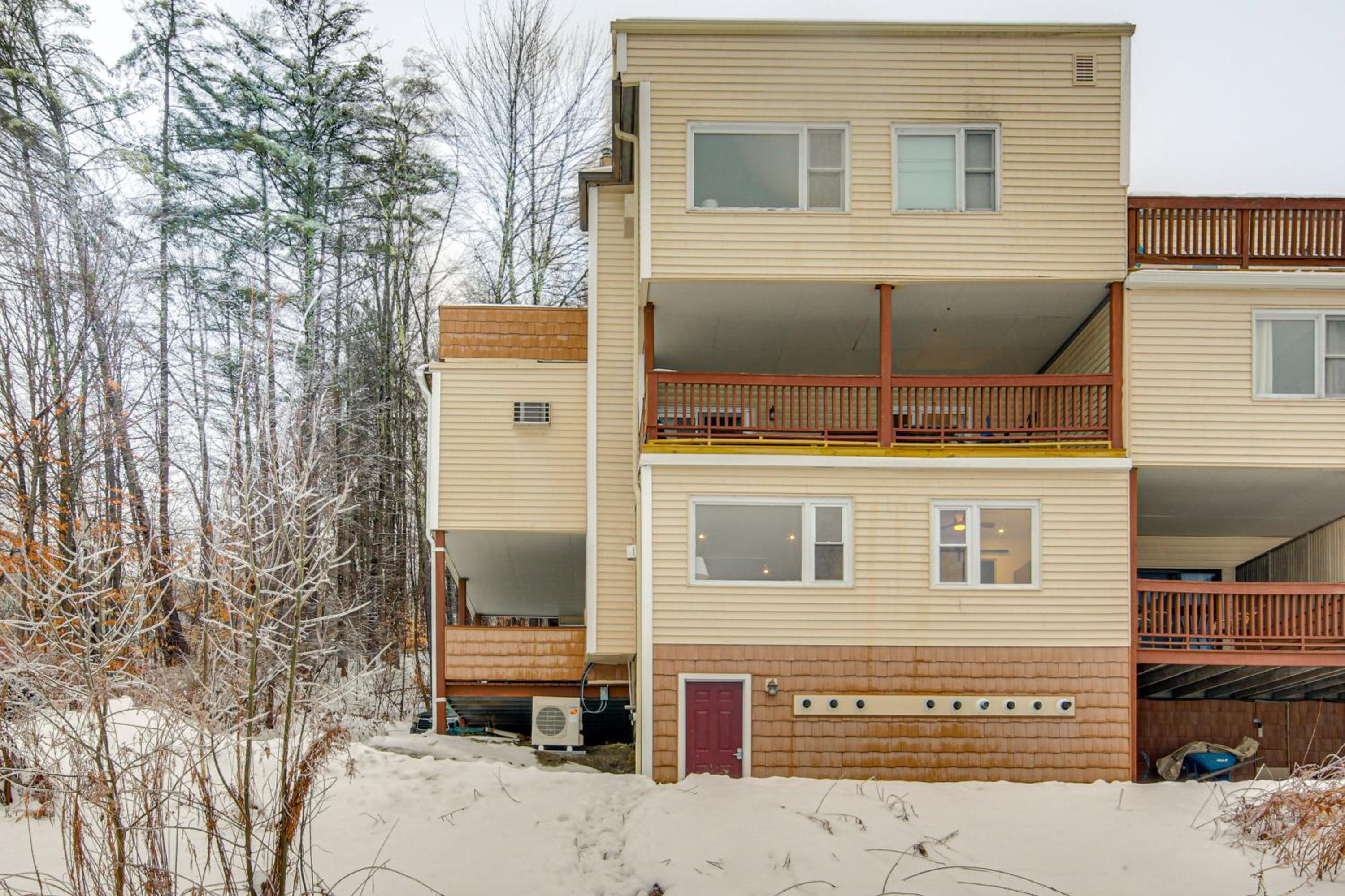 Fully Renovated! Luxe Ski Condo Near Stowe Mtn