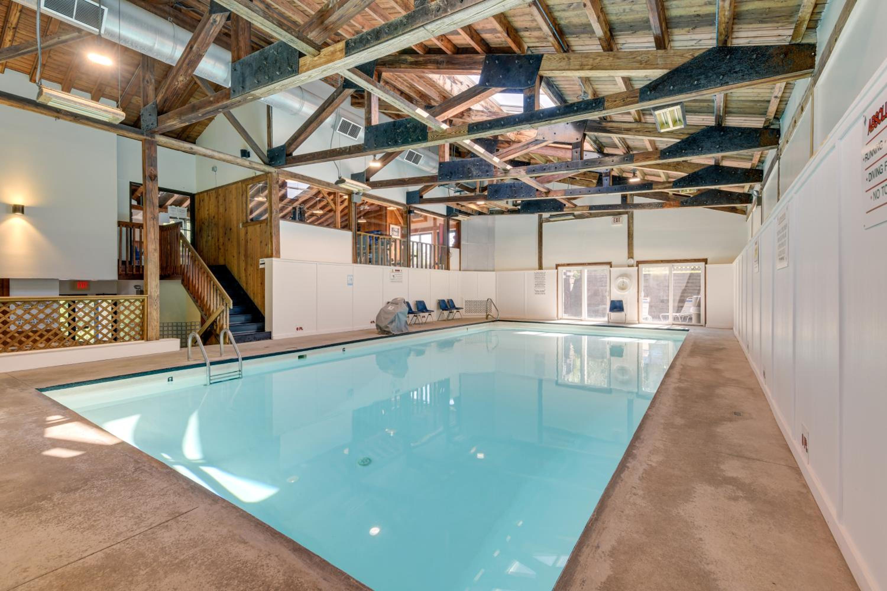 Fully Renovated! Luxe Ski Condo Near Stowe Mtn