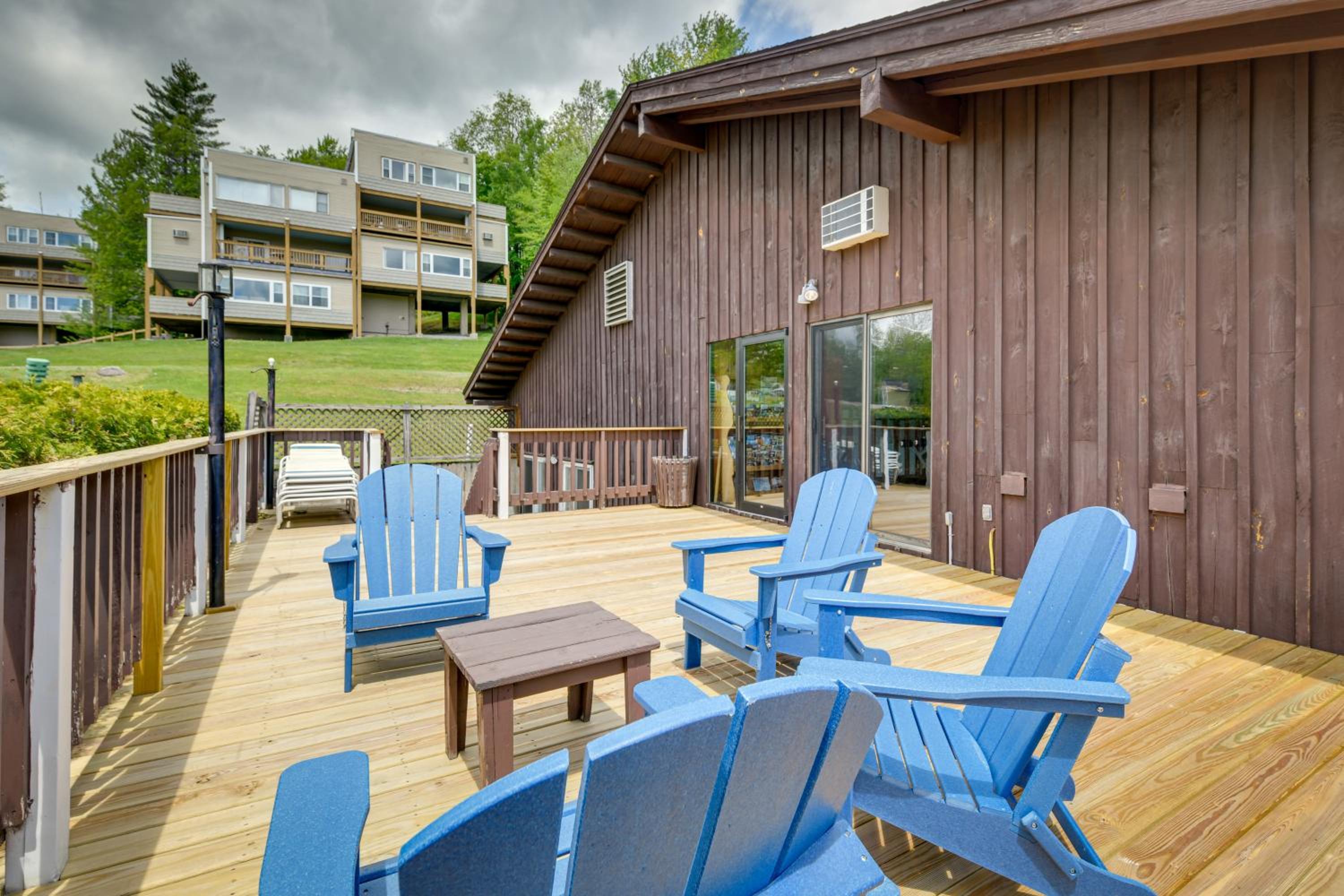 Fully Renovated! Luxe Ski Condo Near Stowe Mtn