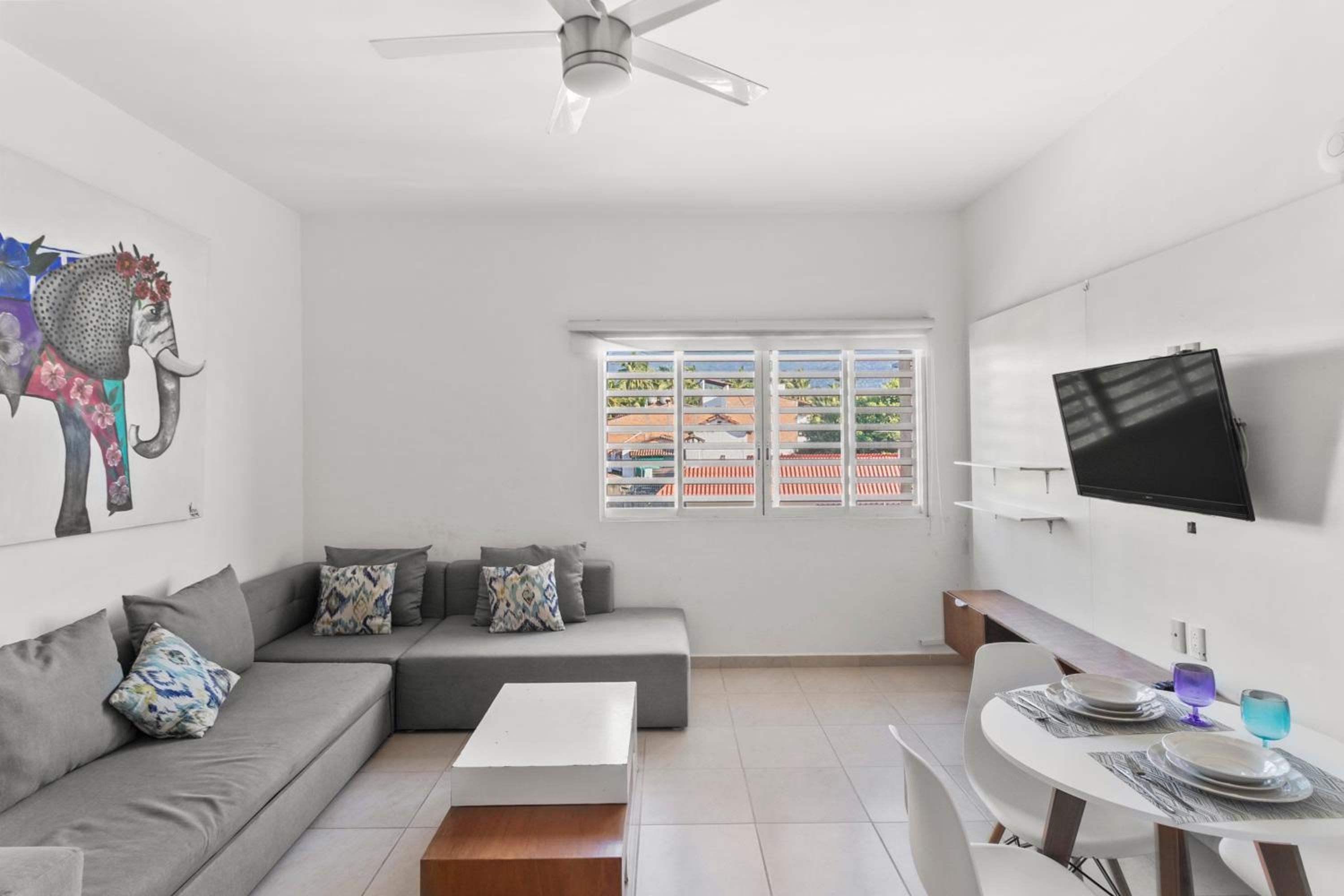 Lisboa Condominium - Modern Stay in Versalles