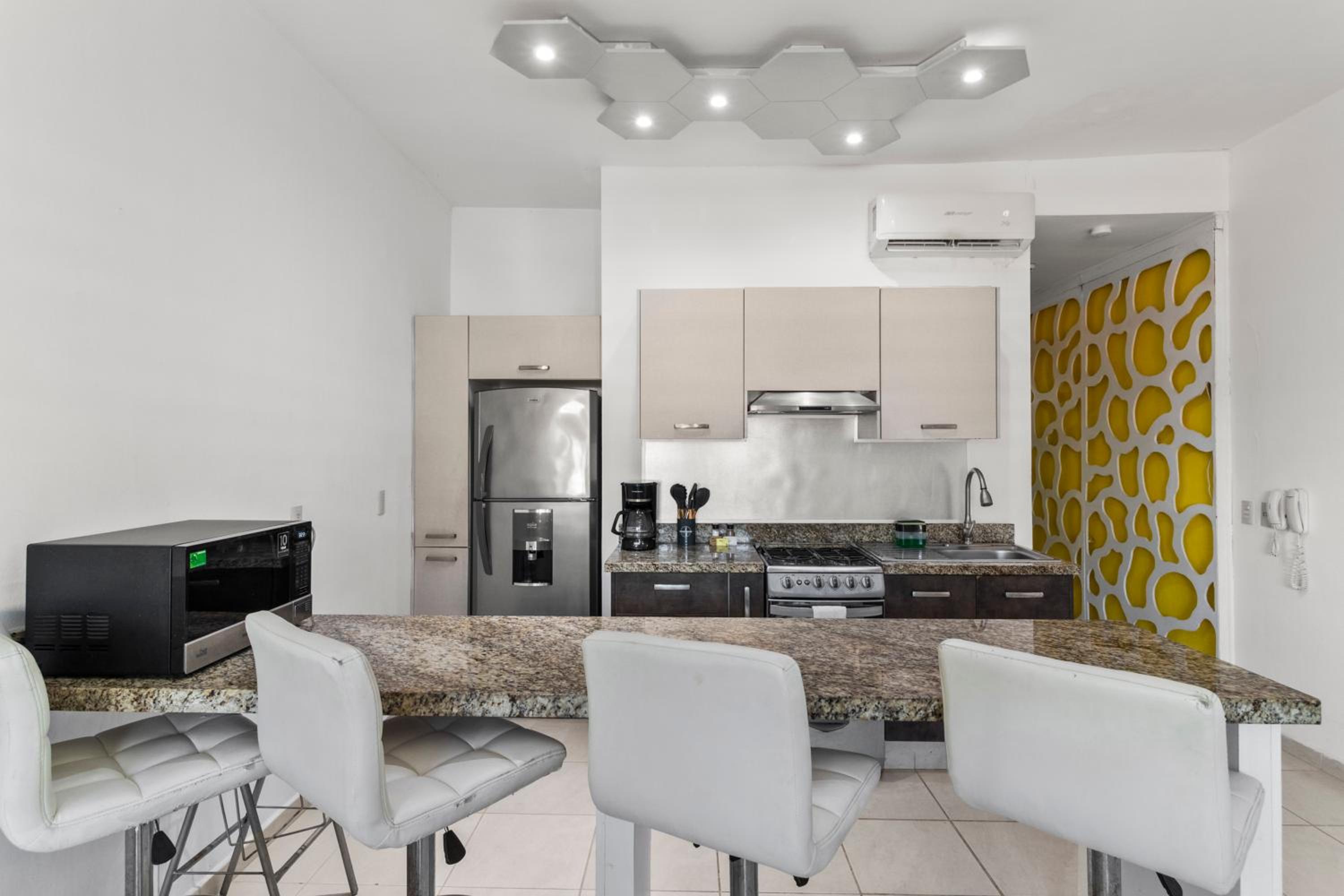 Lisboa Condominium - Modern Stay in Versalles