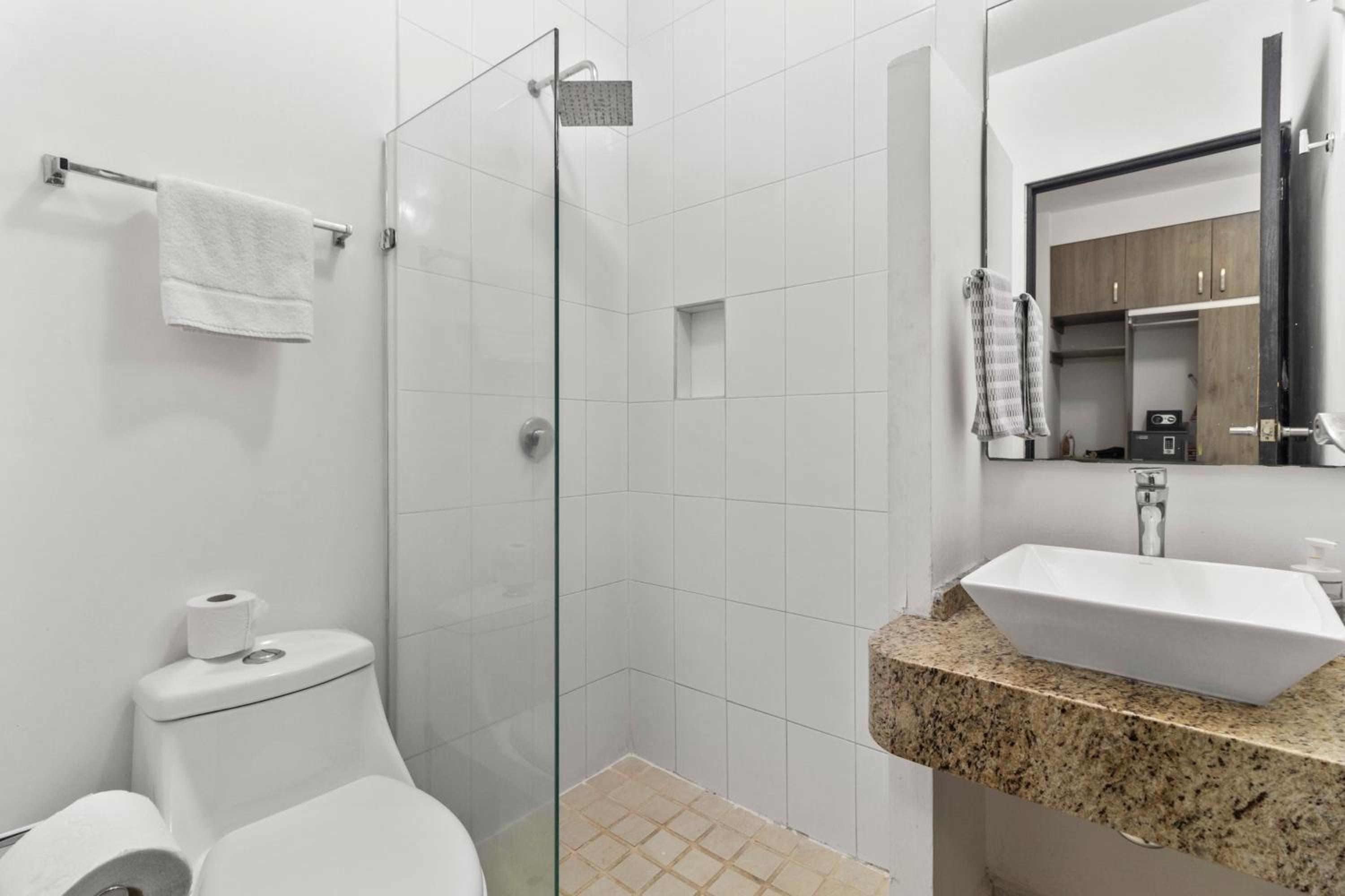 Lisboa Condominium - Modern Stay in Versalles