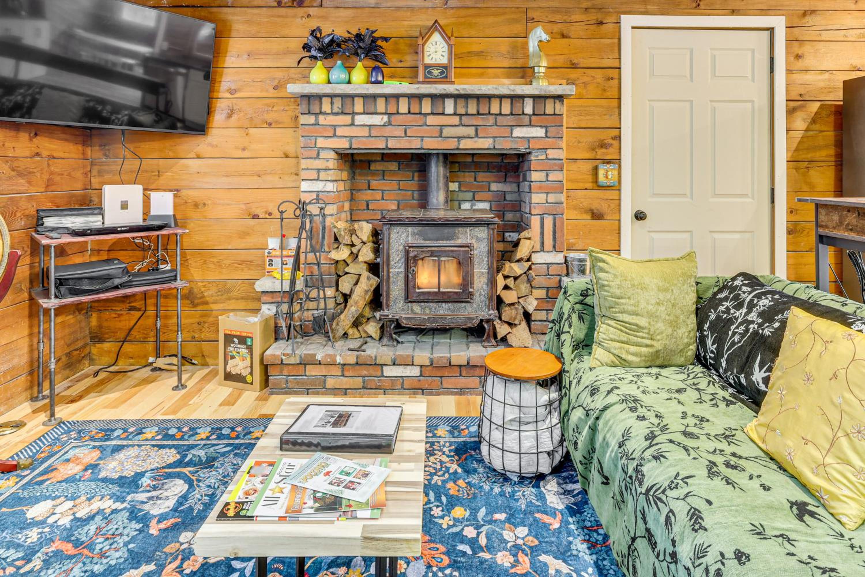 Pool, Beach and Lake Access Poconos Cabin Escape!