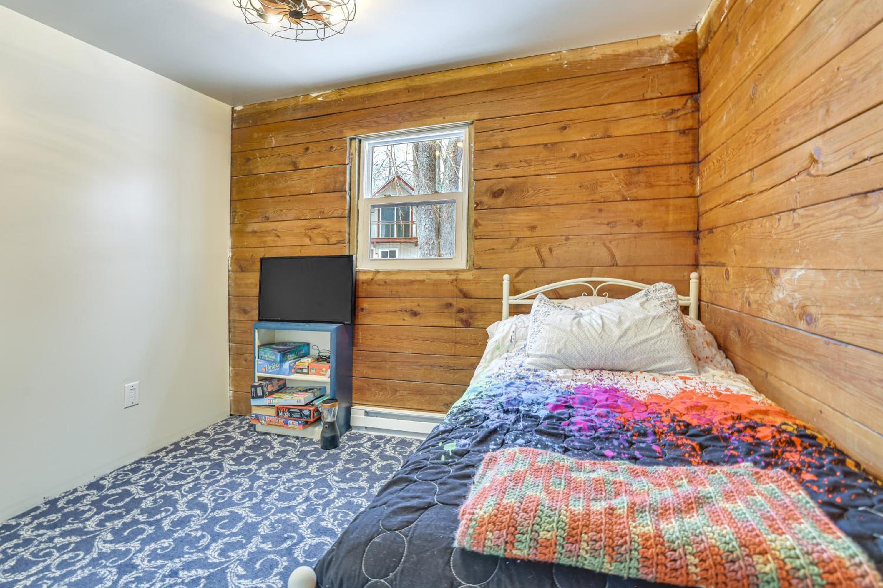 Pool, Beach and Lake Access Poconos Cabin Escape!