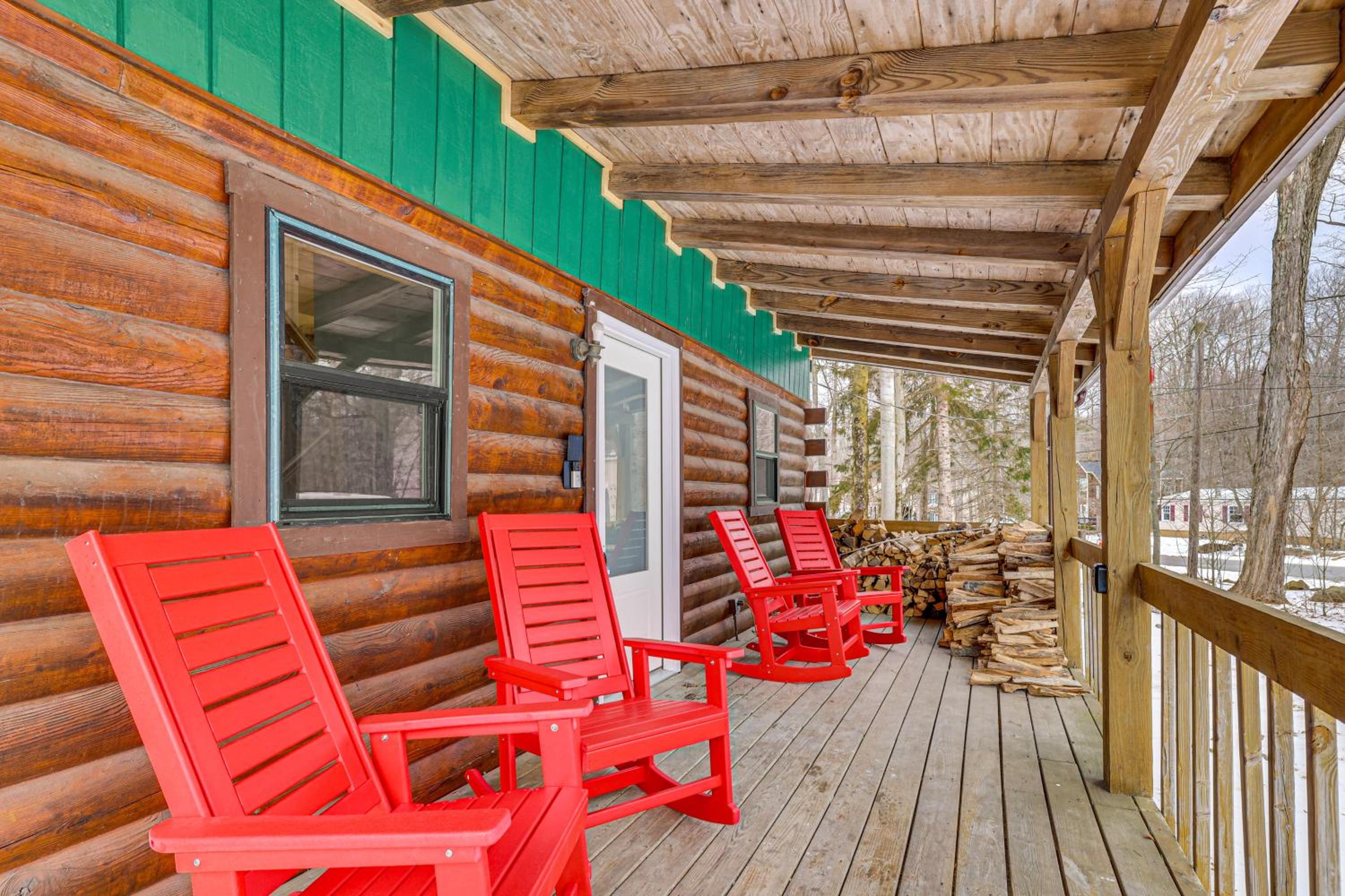 Pool, Beach and Lake Access Poconos Cabin Escape!