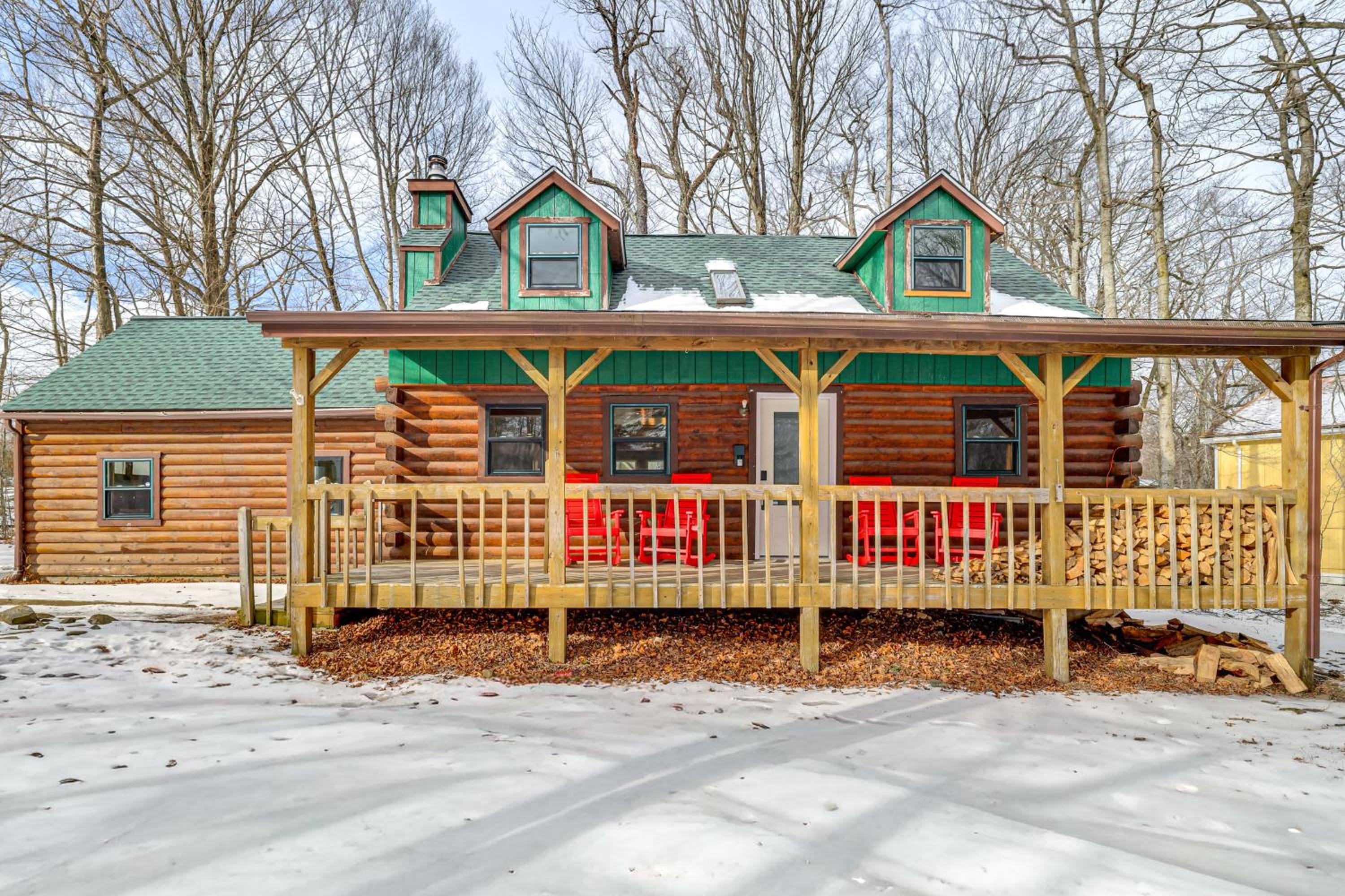 Pool, Beach and Lake Access Poconos Cabin Escape!