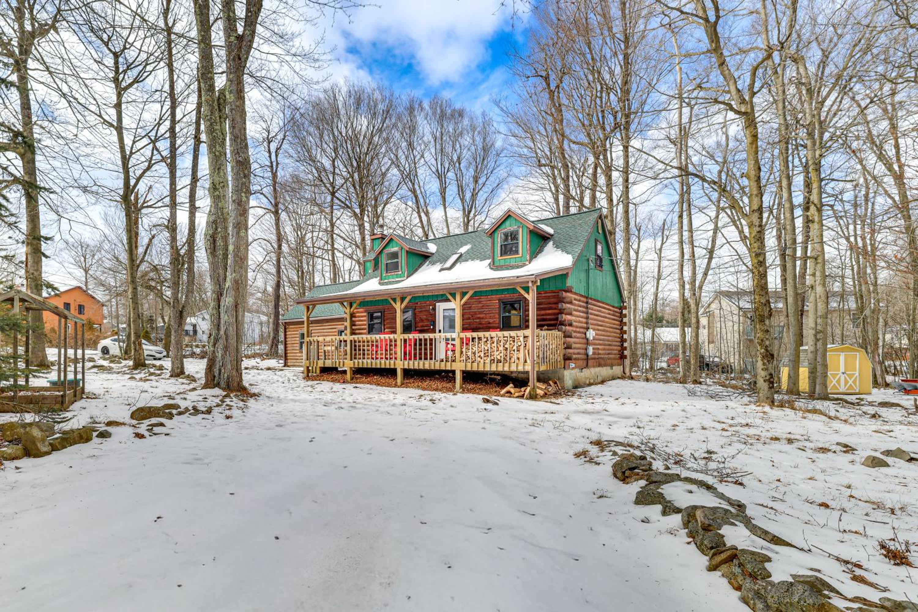 Pool, Beach and Lake Access Poconos Cabin Escape!