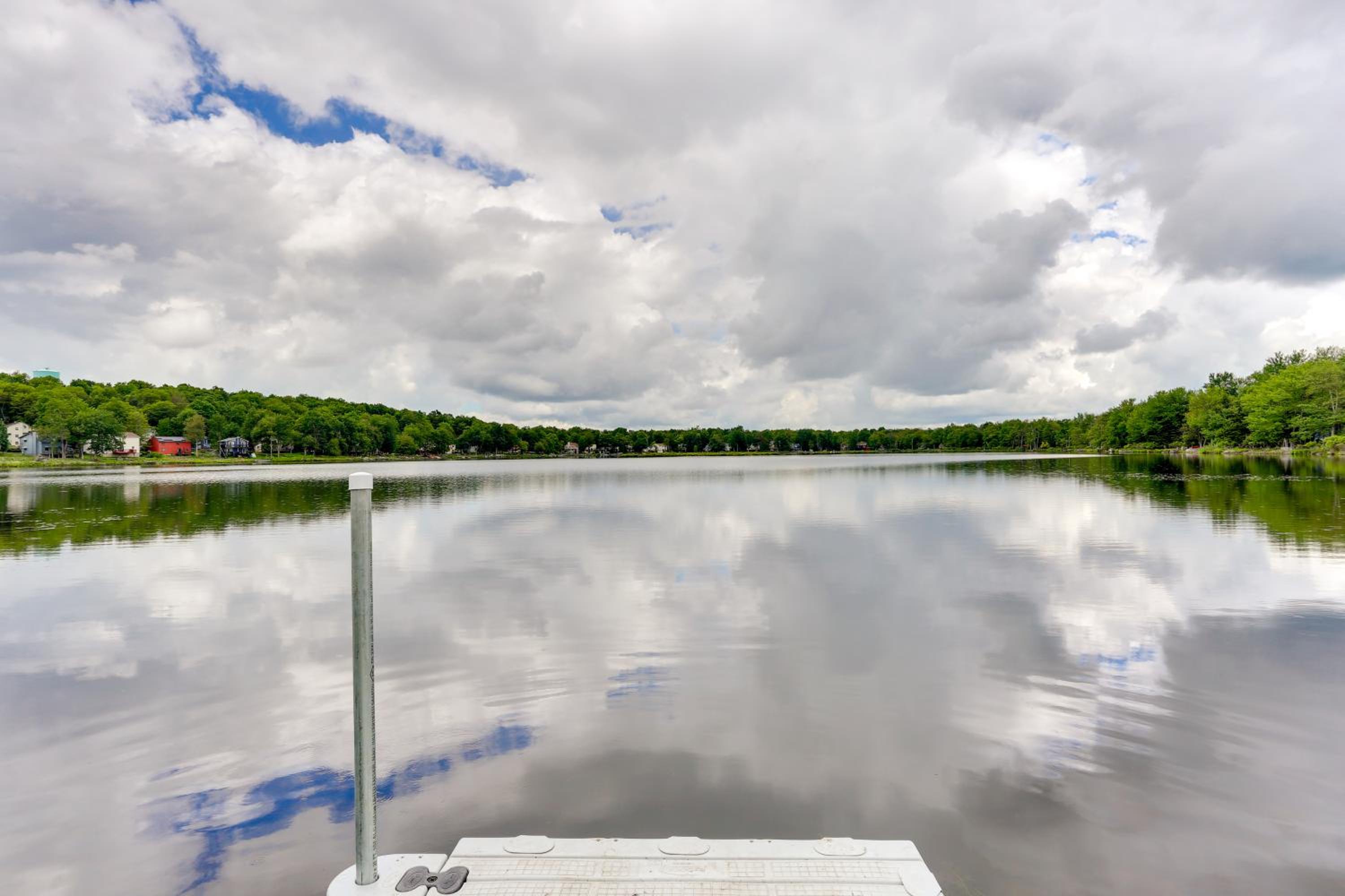 Pool, Beach and Lake Access Poconos Cabin Escape!