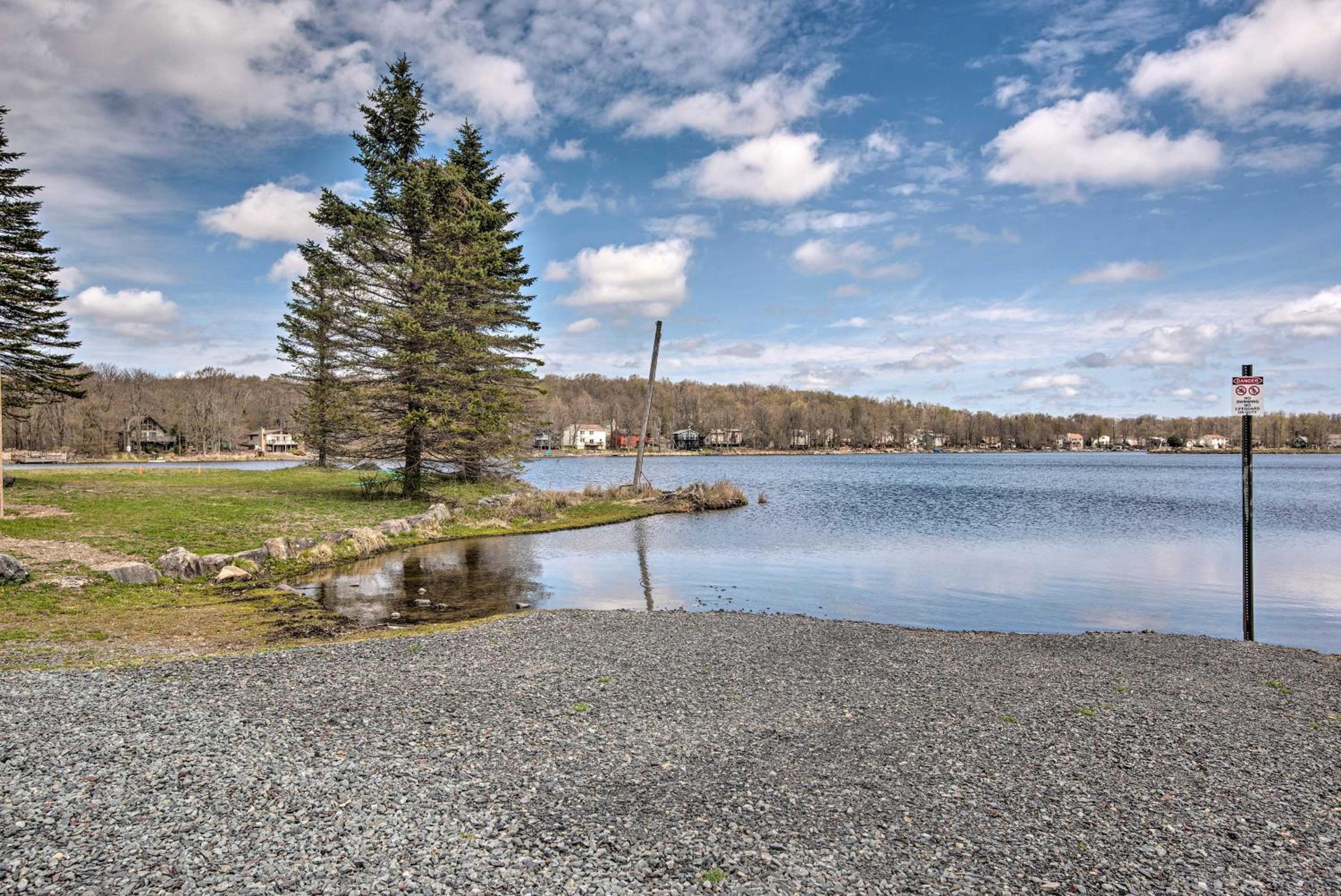 Pool, Beach and Lake Access Poconos Cabin Escape!