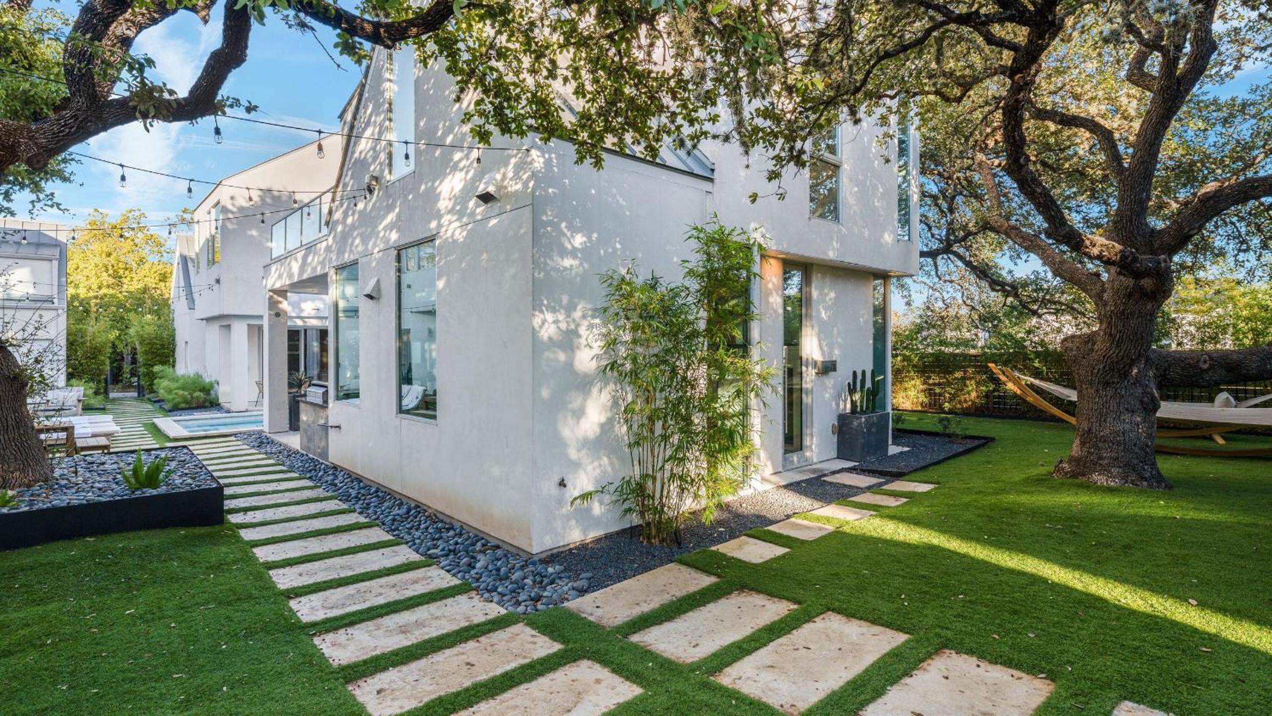 Luxe 9BDR Retreat w Putting Green Game Room Bouldin Collective by AvantStay
