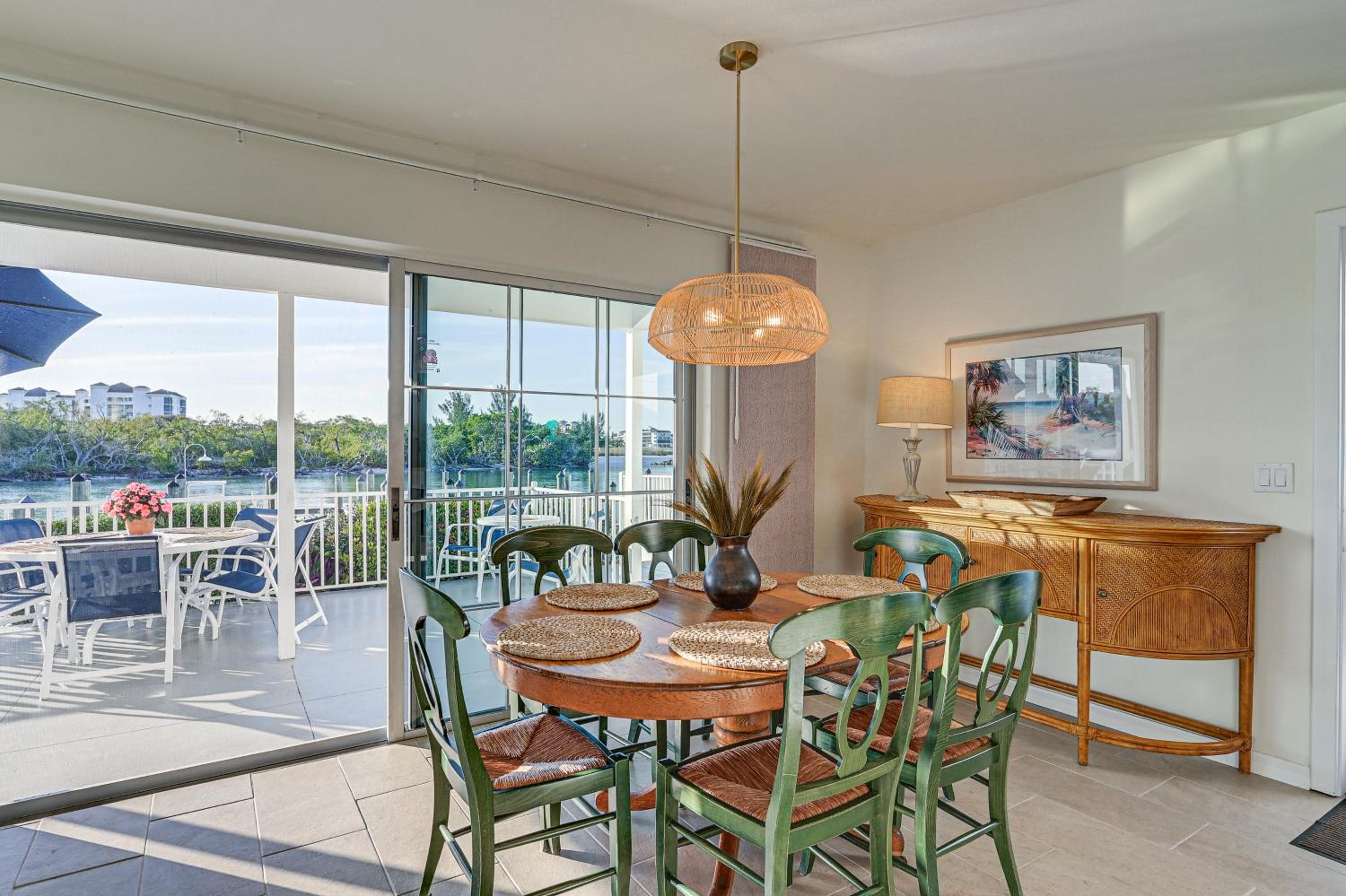 Dock and Pool Access Waterfront Marco Island Escape