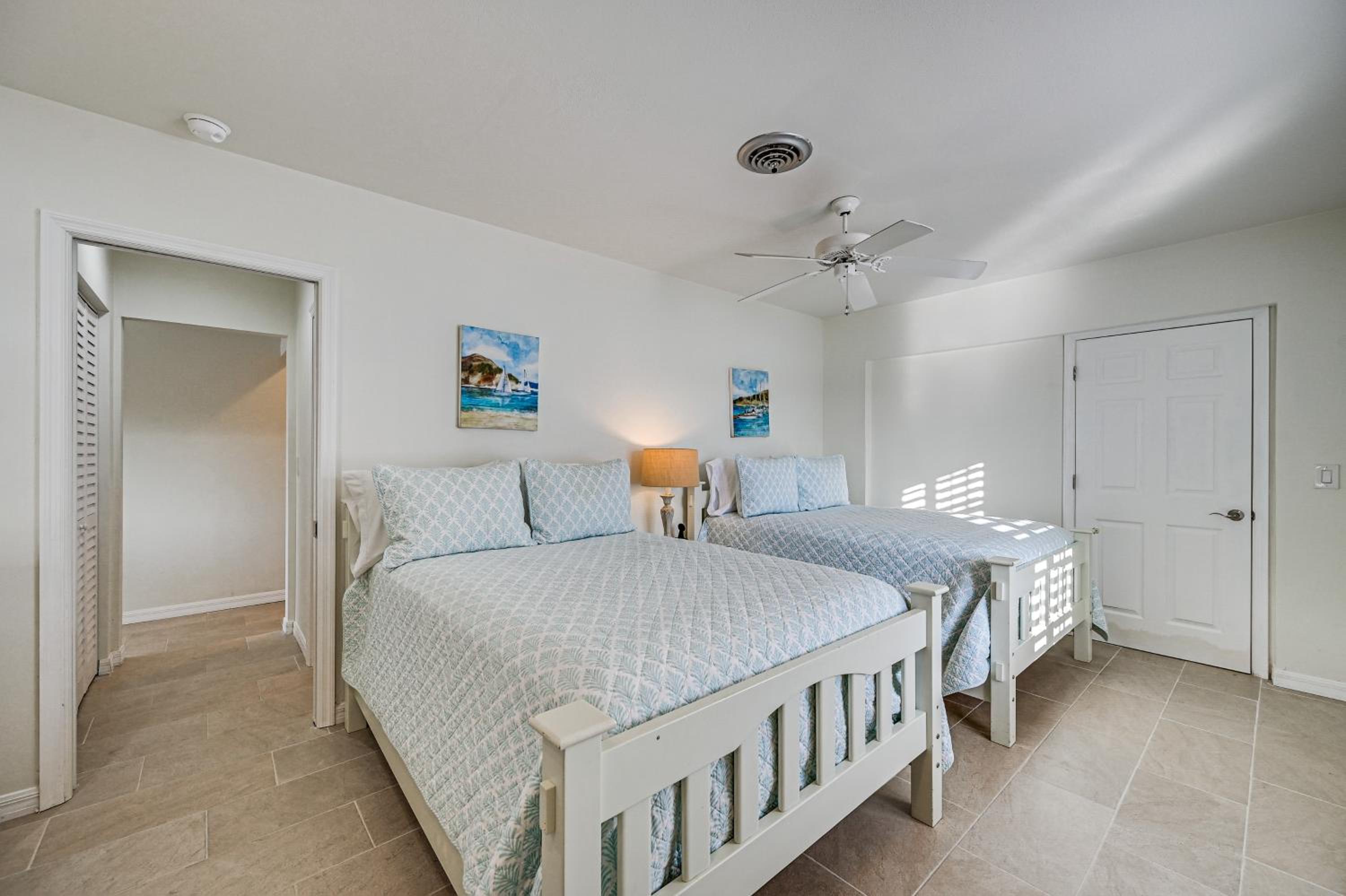 Dock and Pool Access Waterfront Marco Island Escape