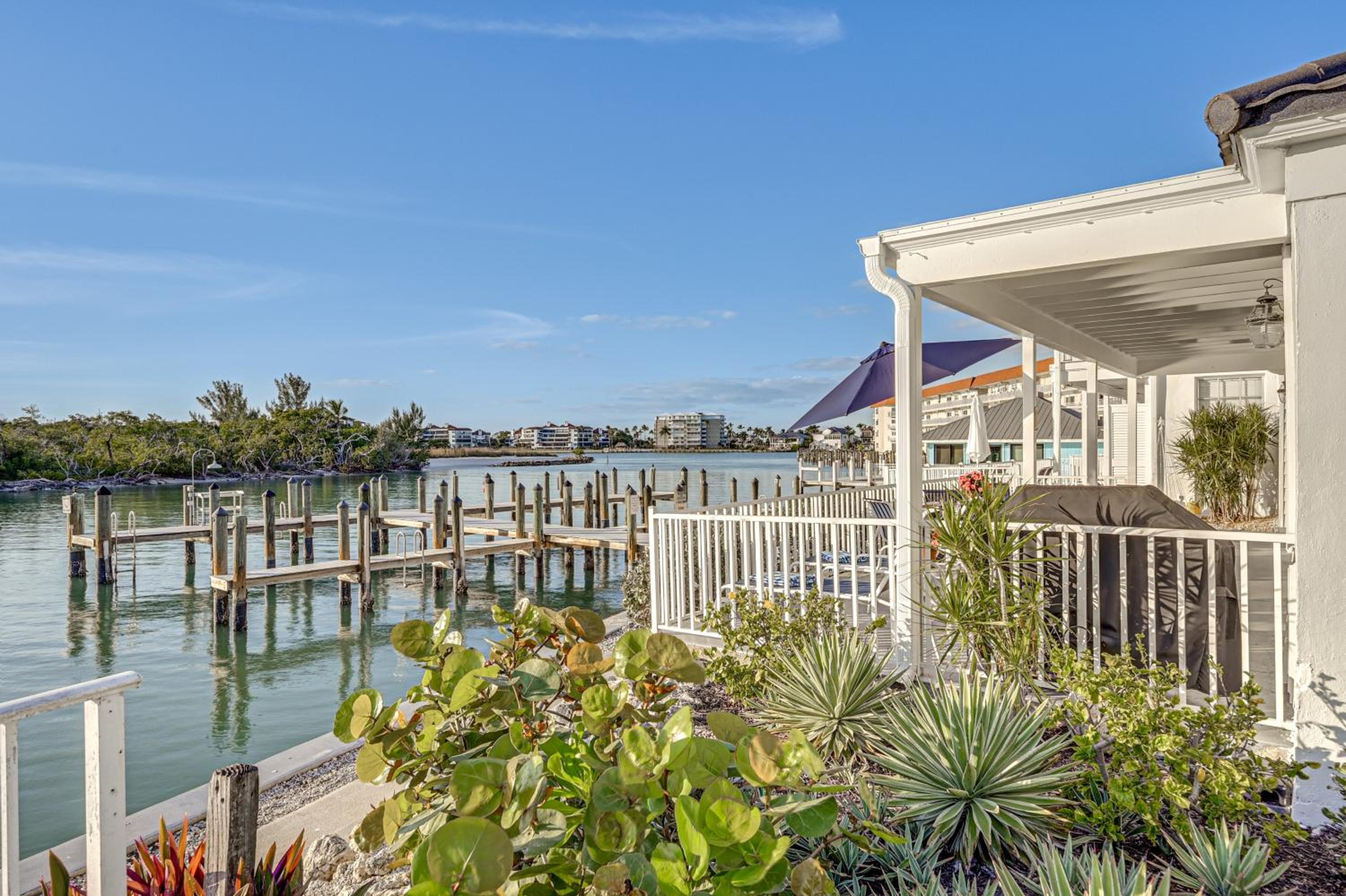 Dock and Pool Access Waterfront Marco Island Escape