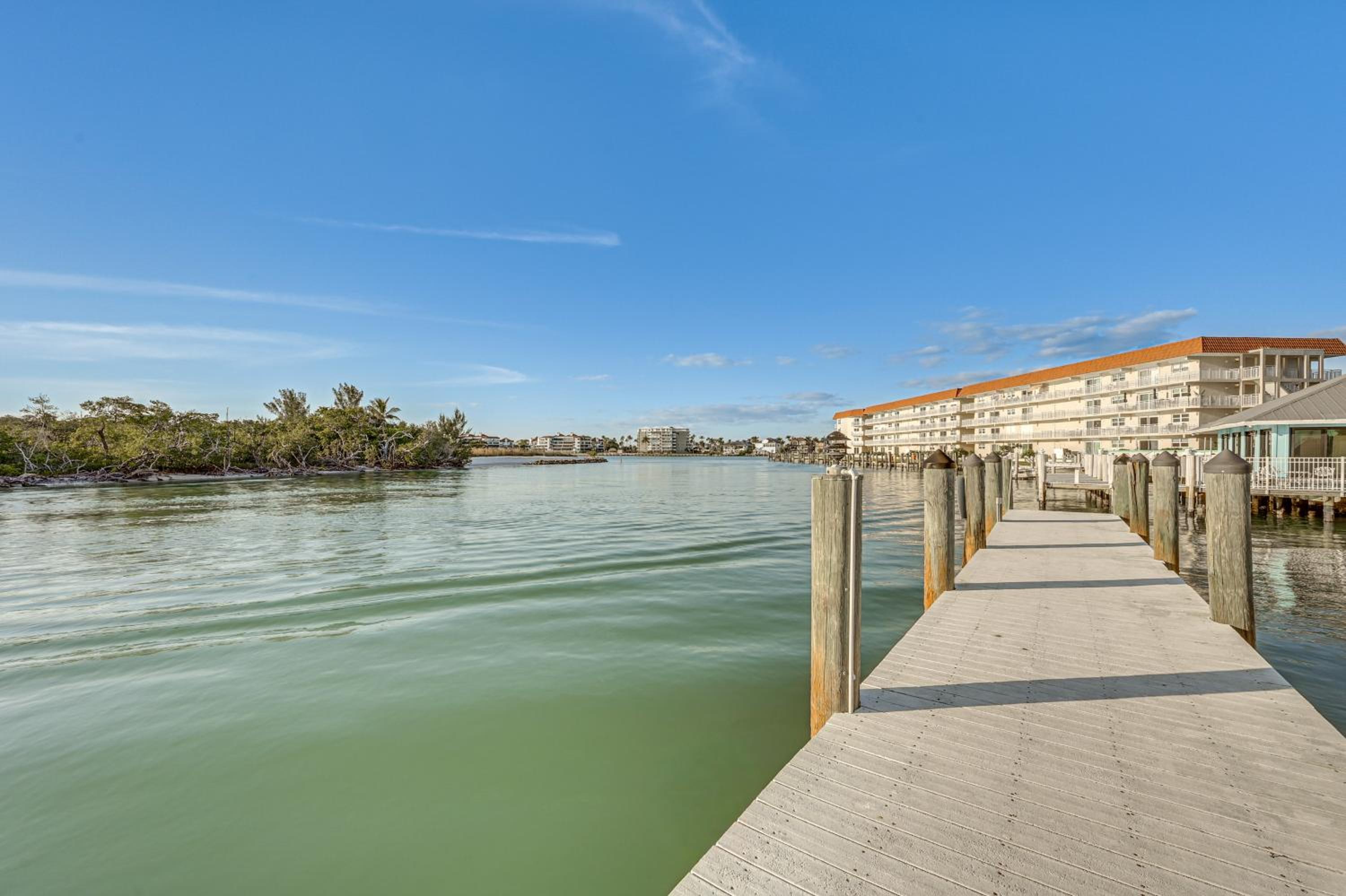 Dock and Pool Access Waterfront Marco Island Escape