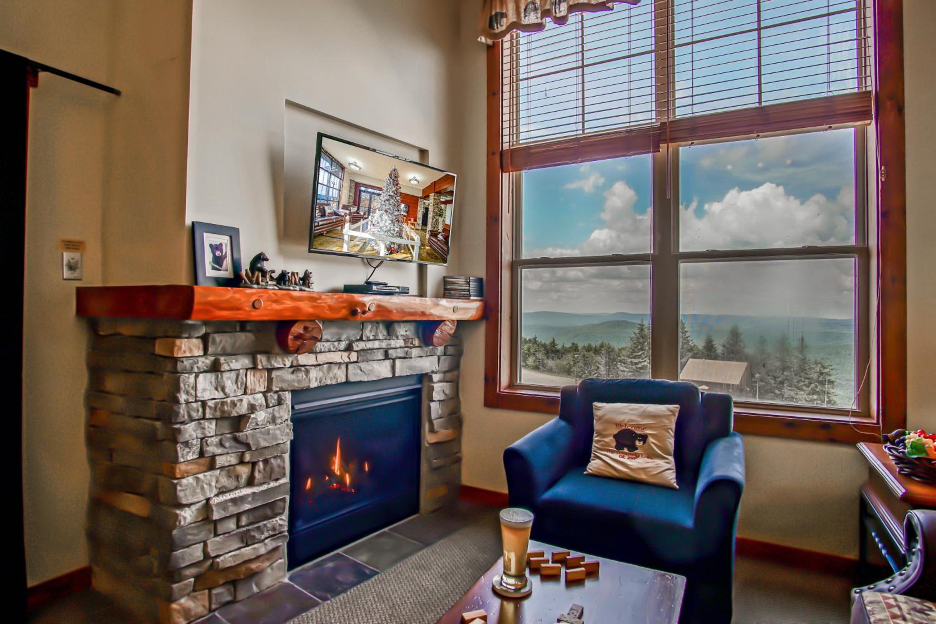 Ski in/ Ski out! Rimfire 351/352 Spacious and Cozy 2