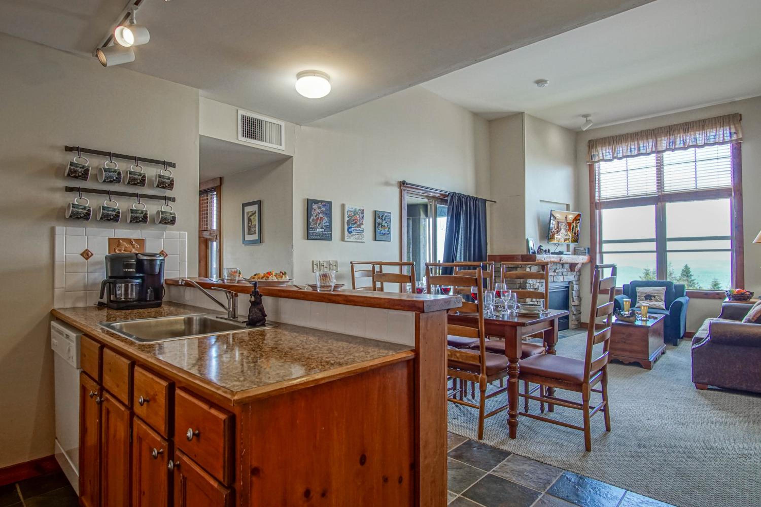 Ski in/ Ski out! Rimfire 351/352 Spacious and Cozy 2