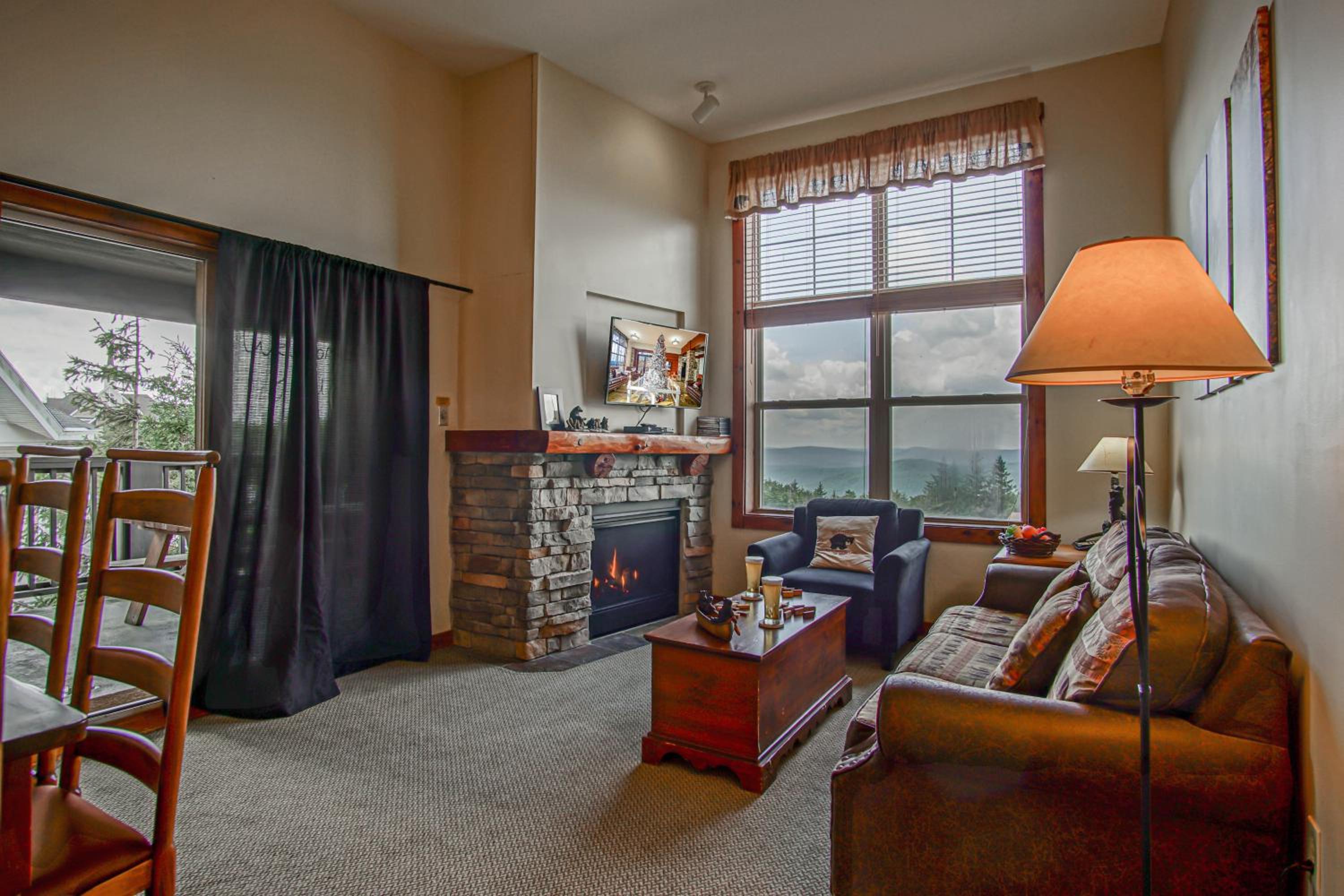 Ski in/ Ski out! Rimfire 351/352 Spacious and Cozy 2