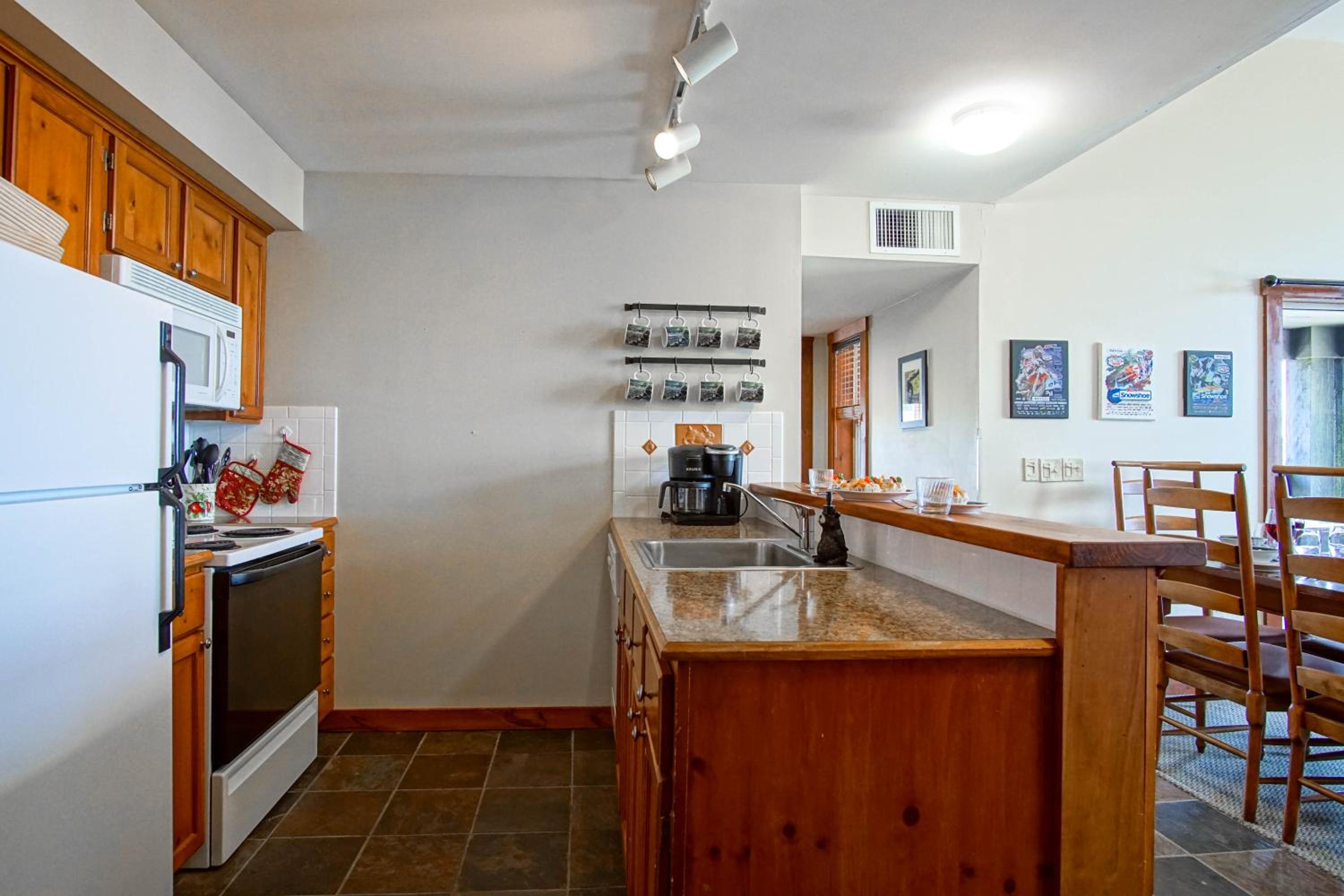 Ski in/ Ski out! Rimfire 351/352 Spacious and Cozy 2